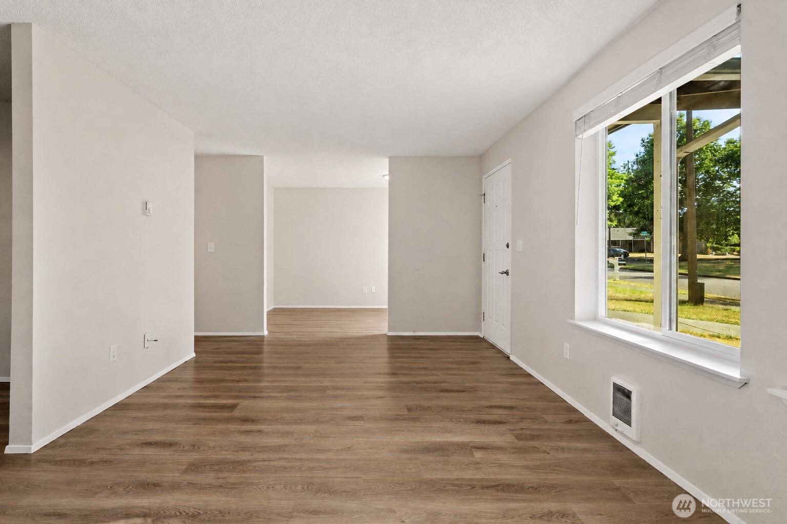 3905 N Highland Street Property Photo 3