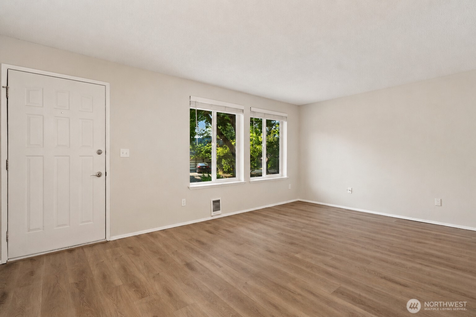 3905 N Highland Street Property Photo 6