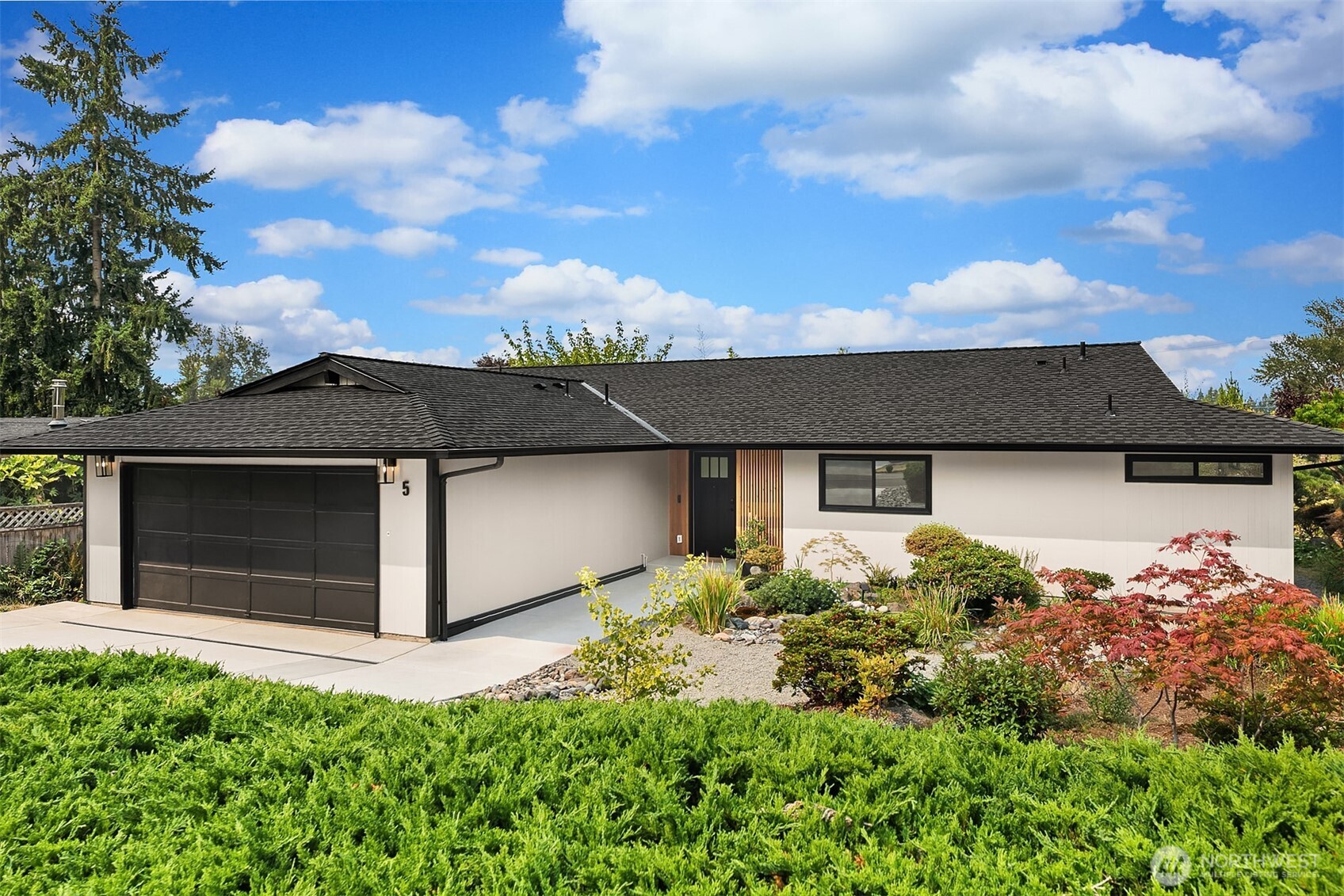 5 151st Place Property Photo 1