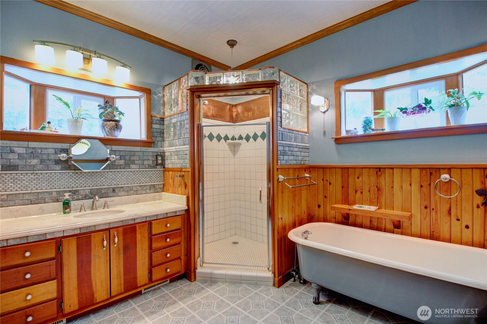 2909 Overpass Road Property Photo 15
