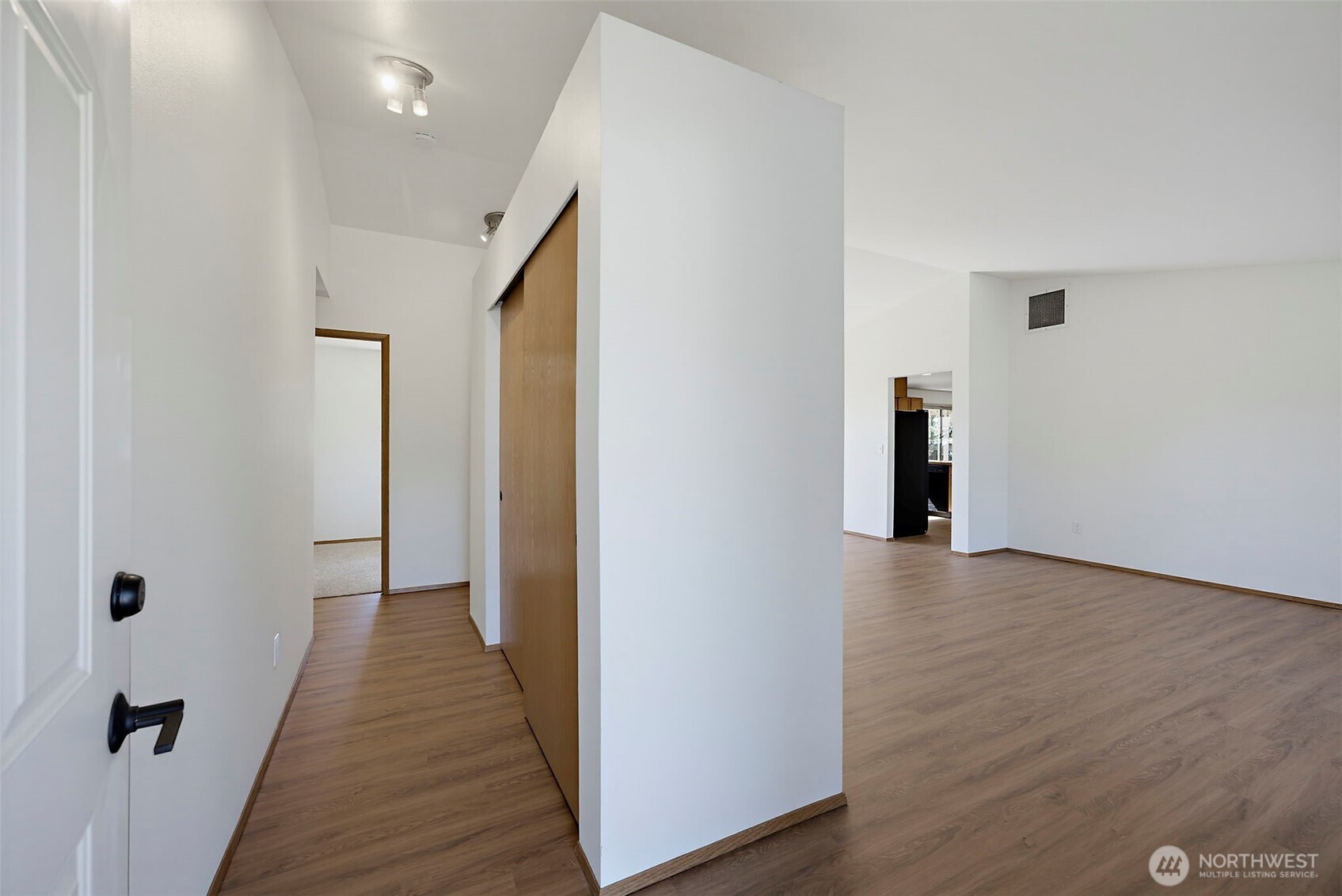15012 2nd Avenue Property Photo 4