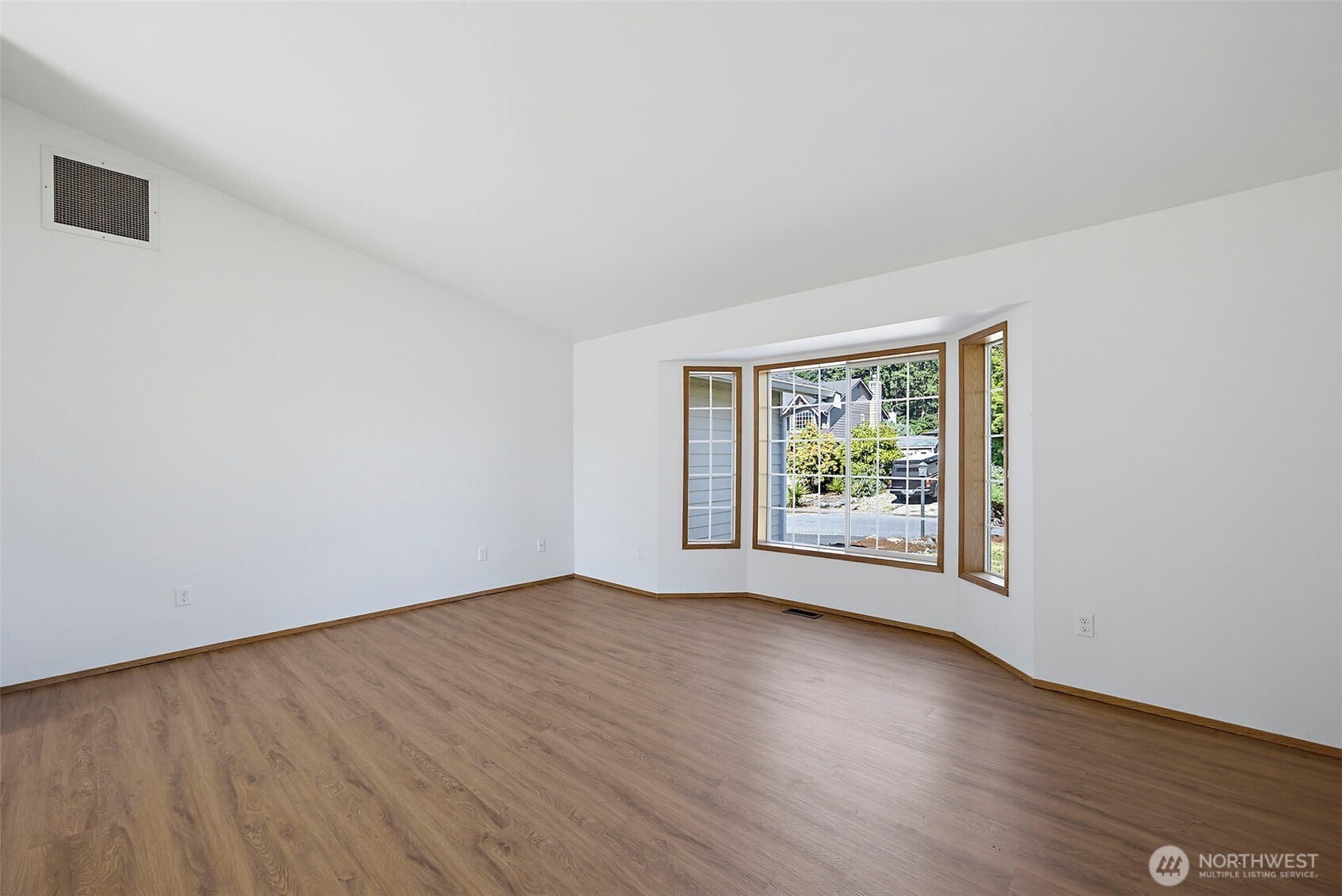 15012 2nd Avenue Property Photo 6