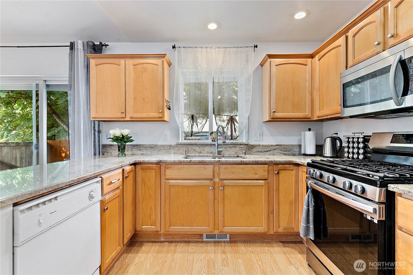 4828 College Lane Property Photo 6