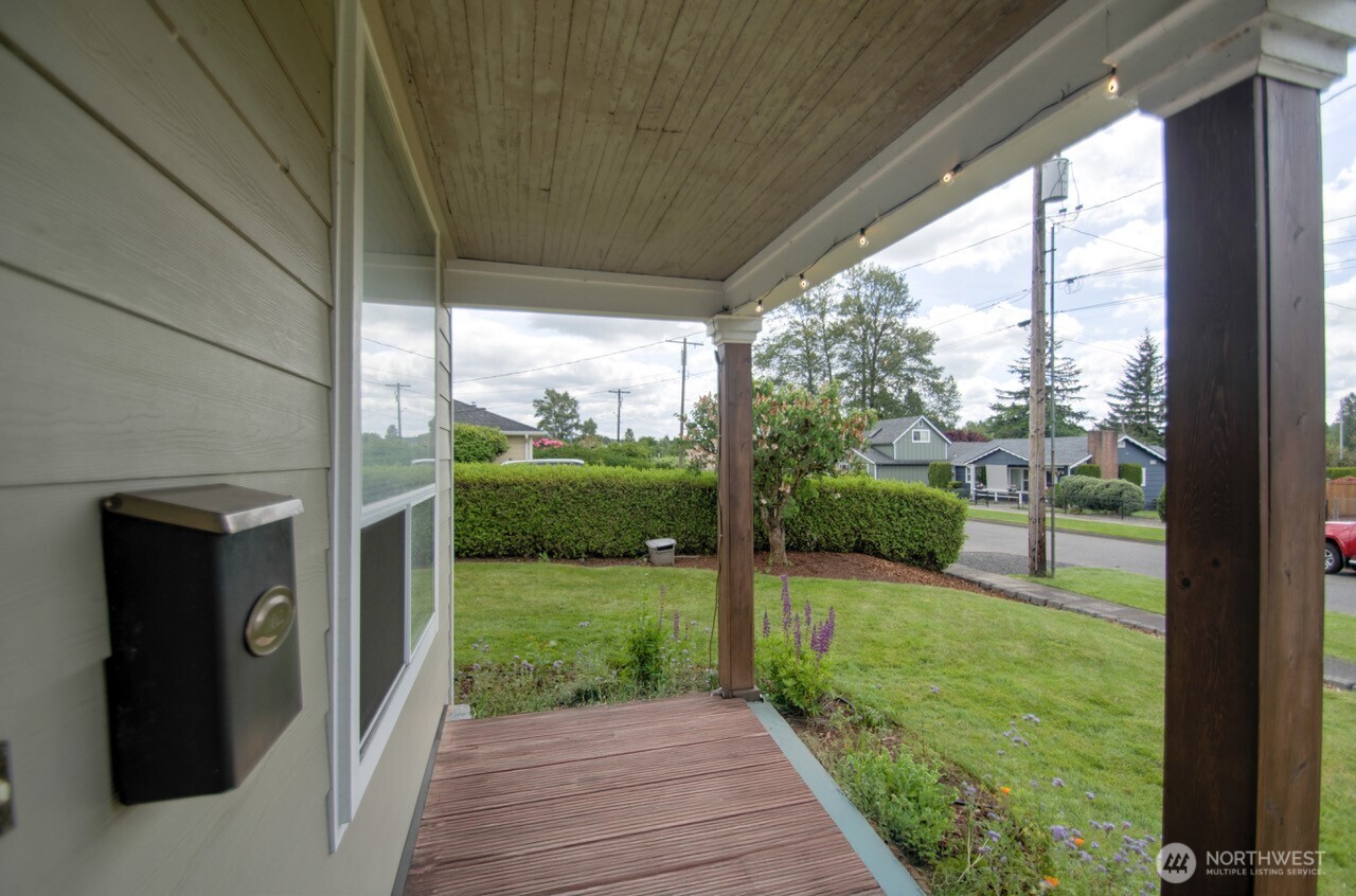 664 Nw New York Avenue Property Photo 2