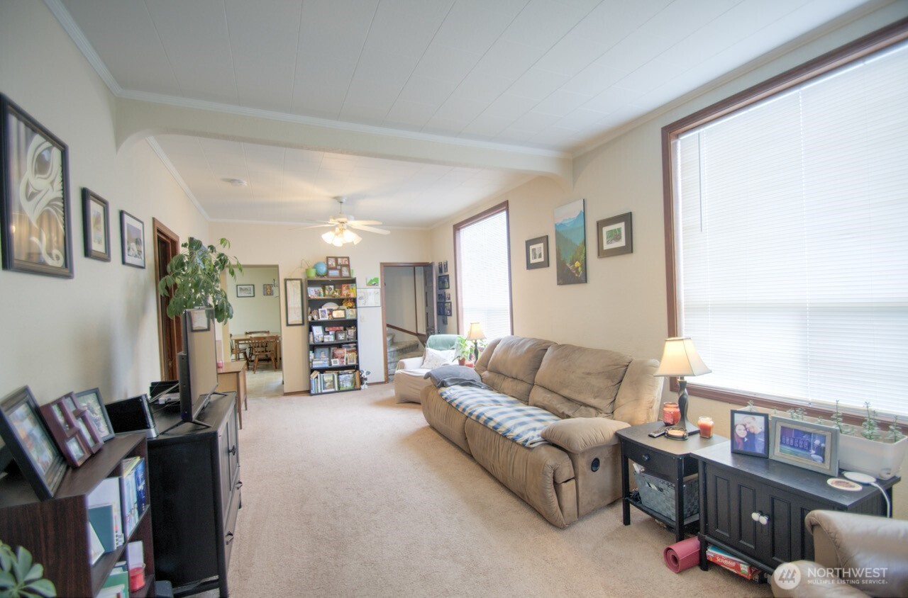 664 Nw New York Avenue Property Photo 4