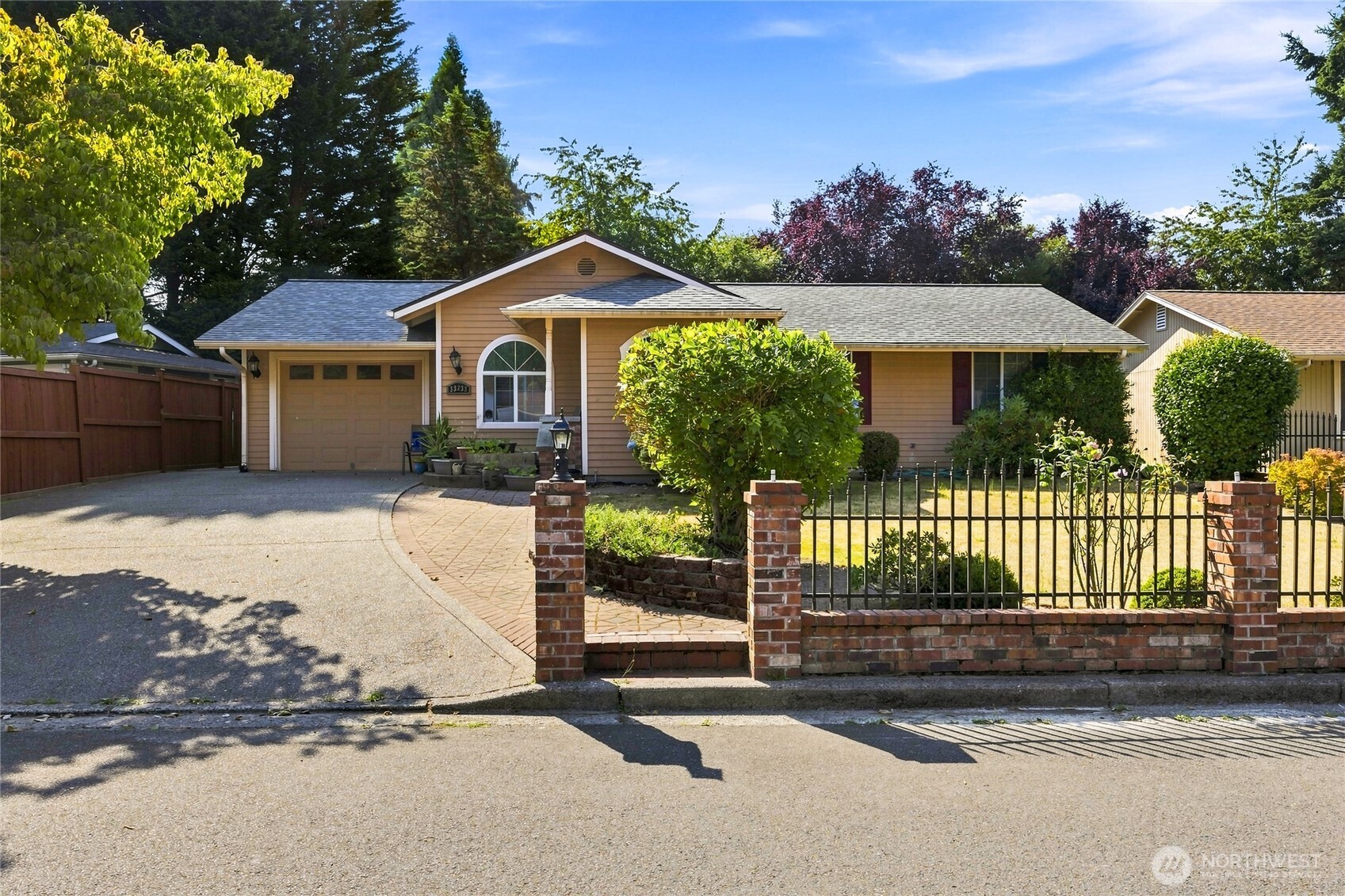 2563864 Property Photo 1