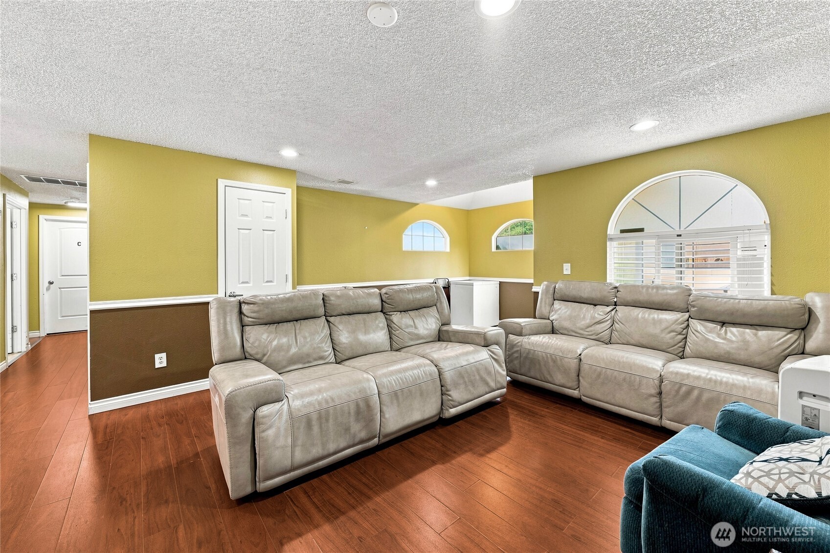 2563864 Property Photo 2