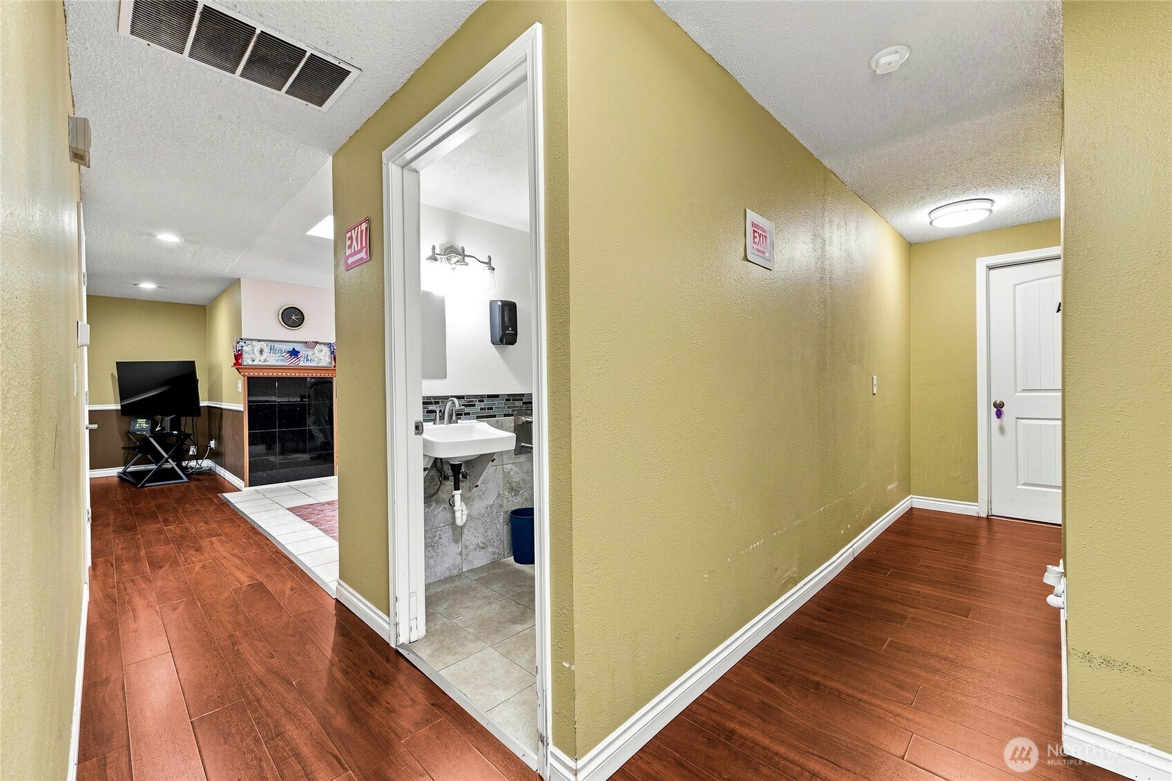 2563864 Property Photo 6
