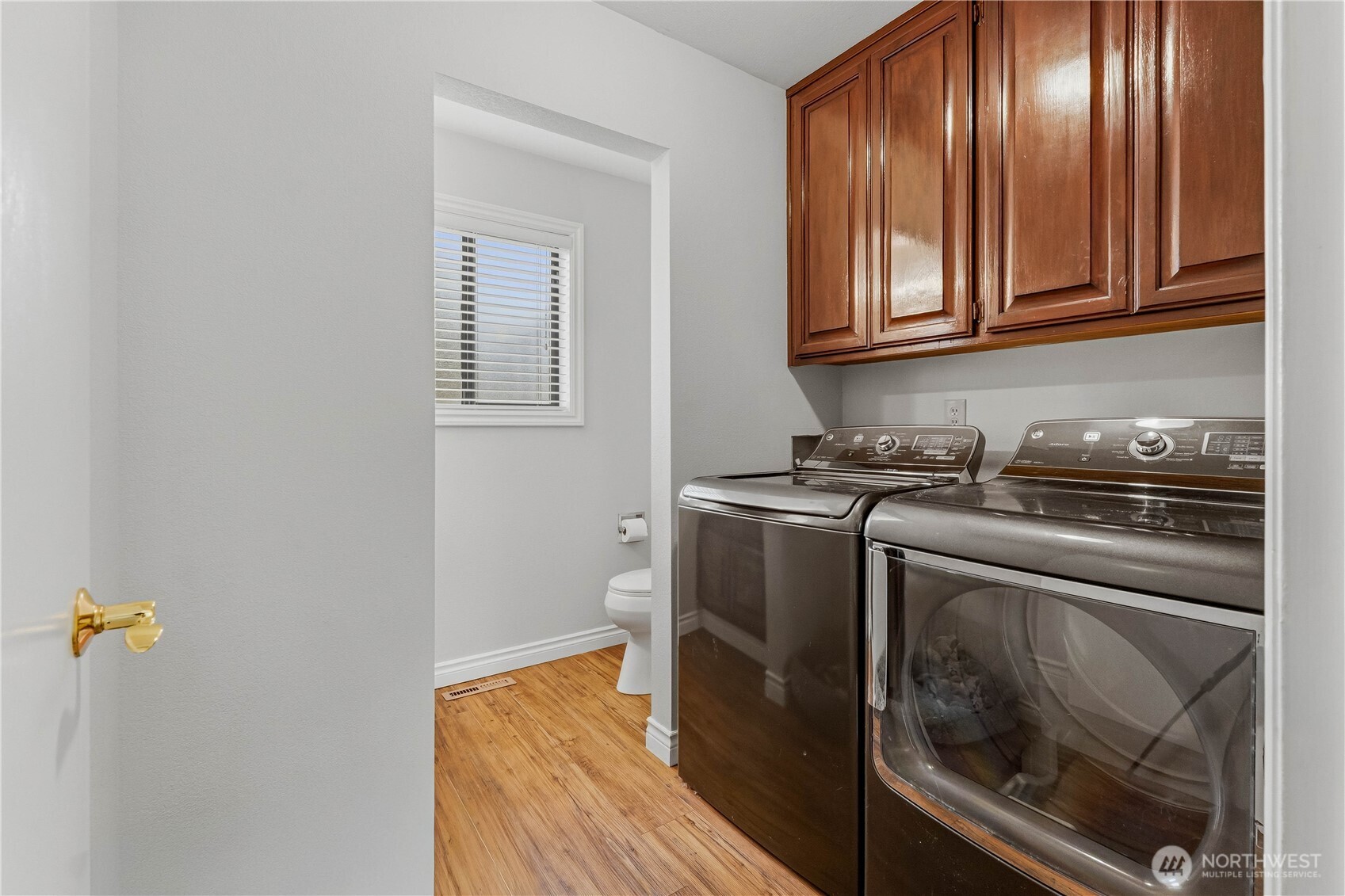 1690 Eastmont Avenue Property Photo 12