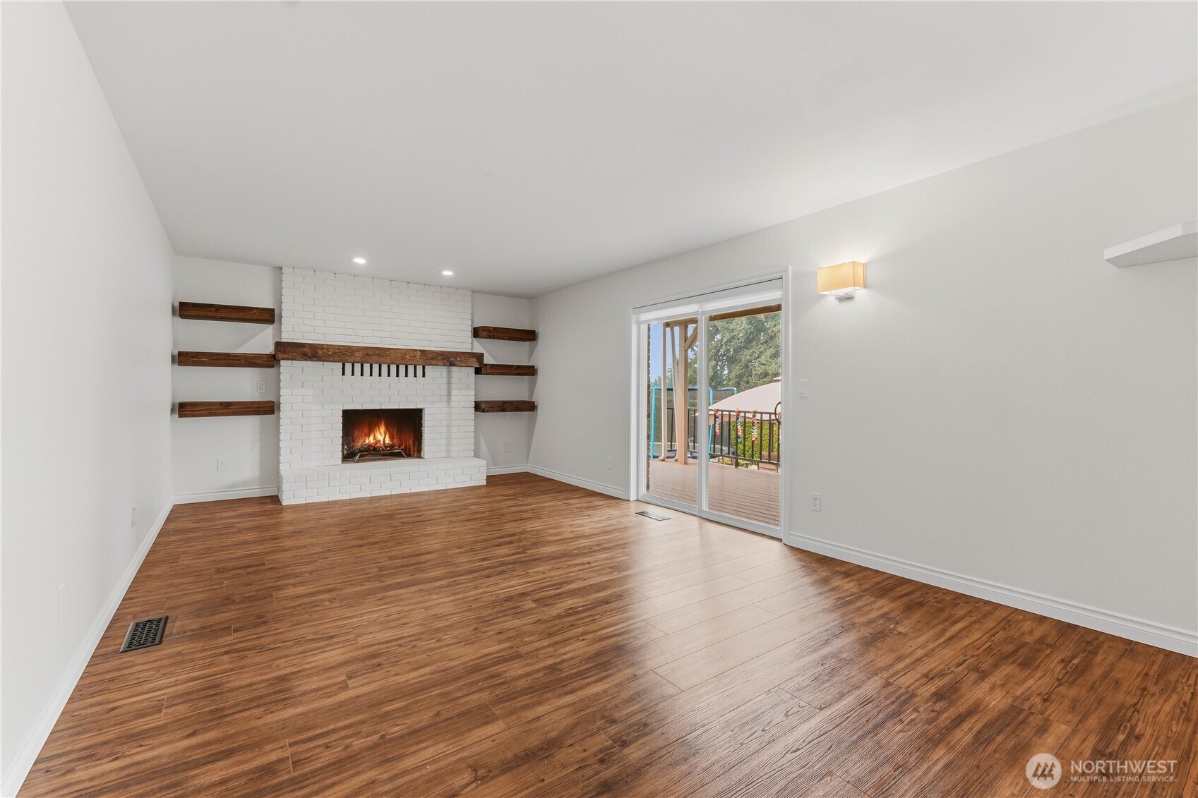 1690 Eastmont Avenue Property Photo 13