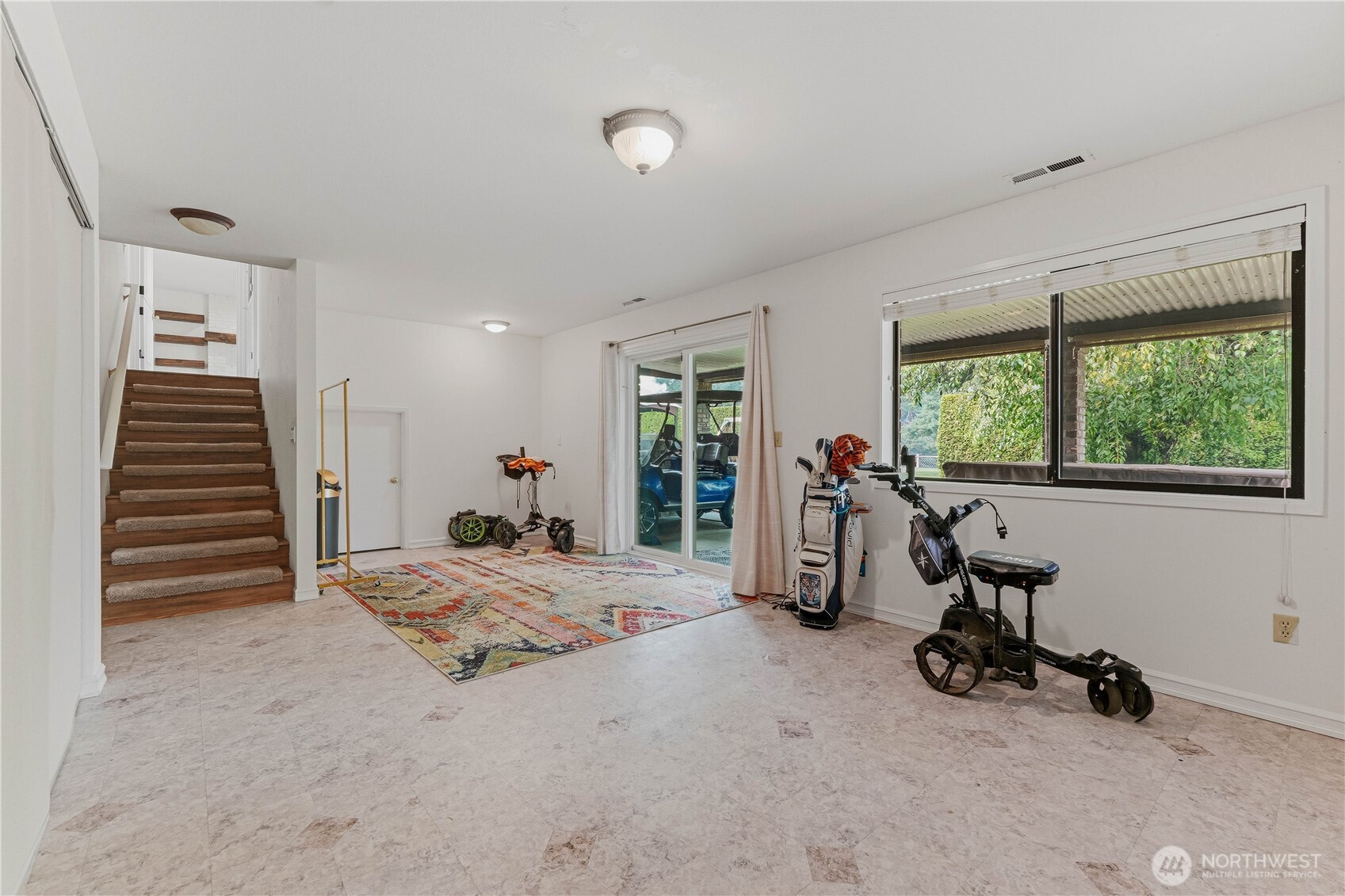 1690 Eastmont Avenue Property Photo 17