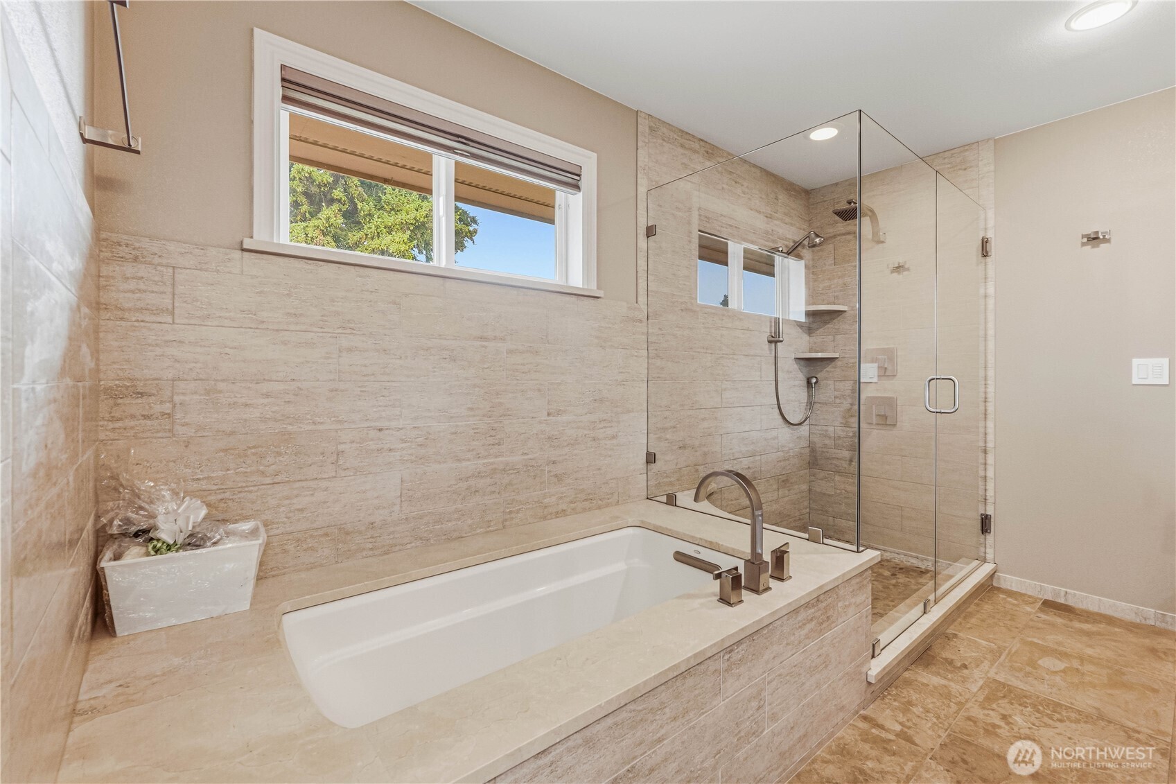 1690 Eastmont Avenue Property Photo 28