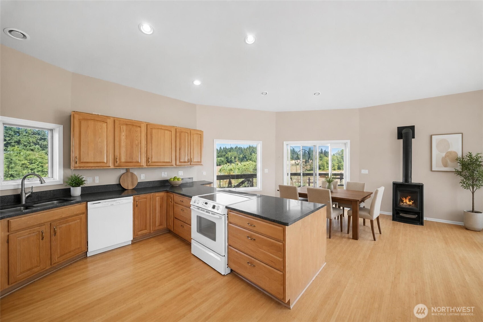 15810 143rd Avenue Property Photo 10