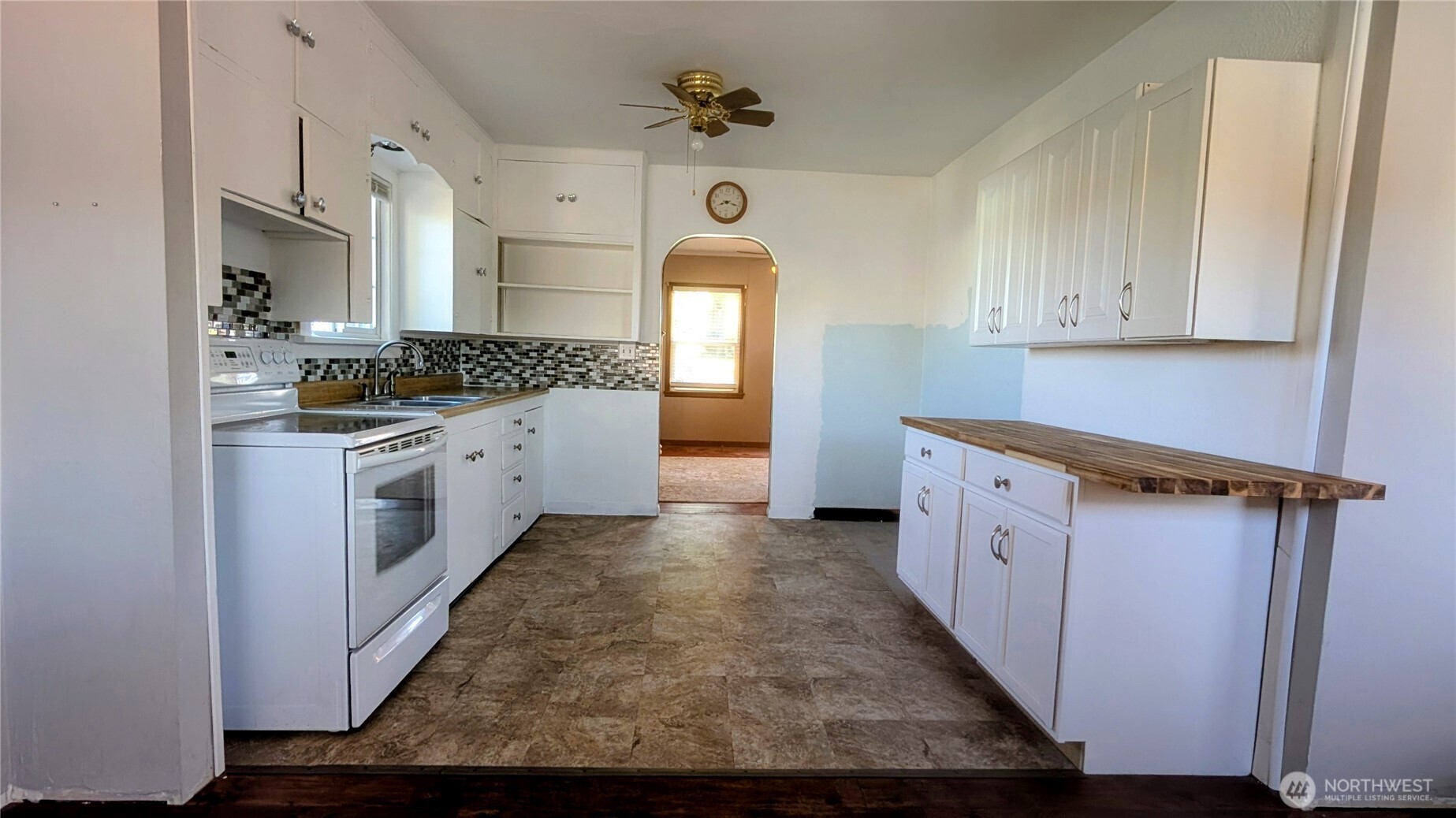 112 E Lind Street Property Photo 2