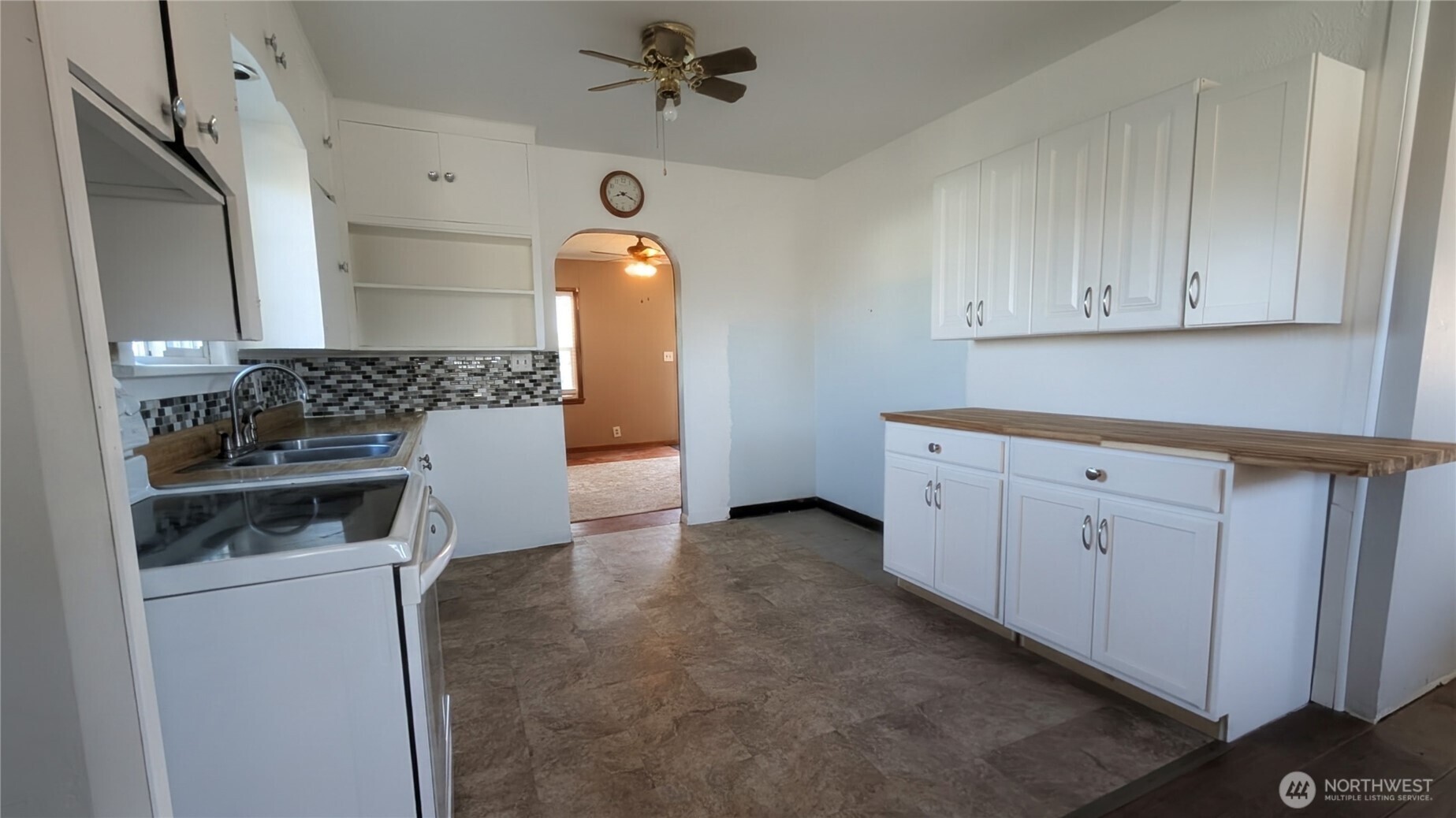 112 E Lind Street Property Photo 4