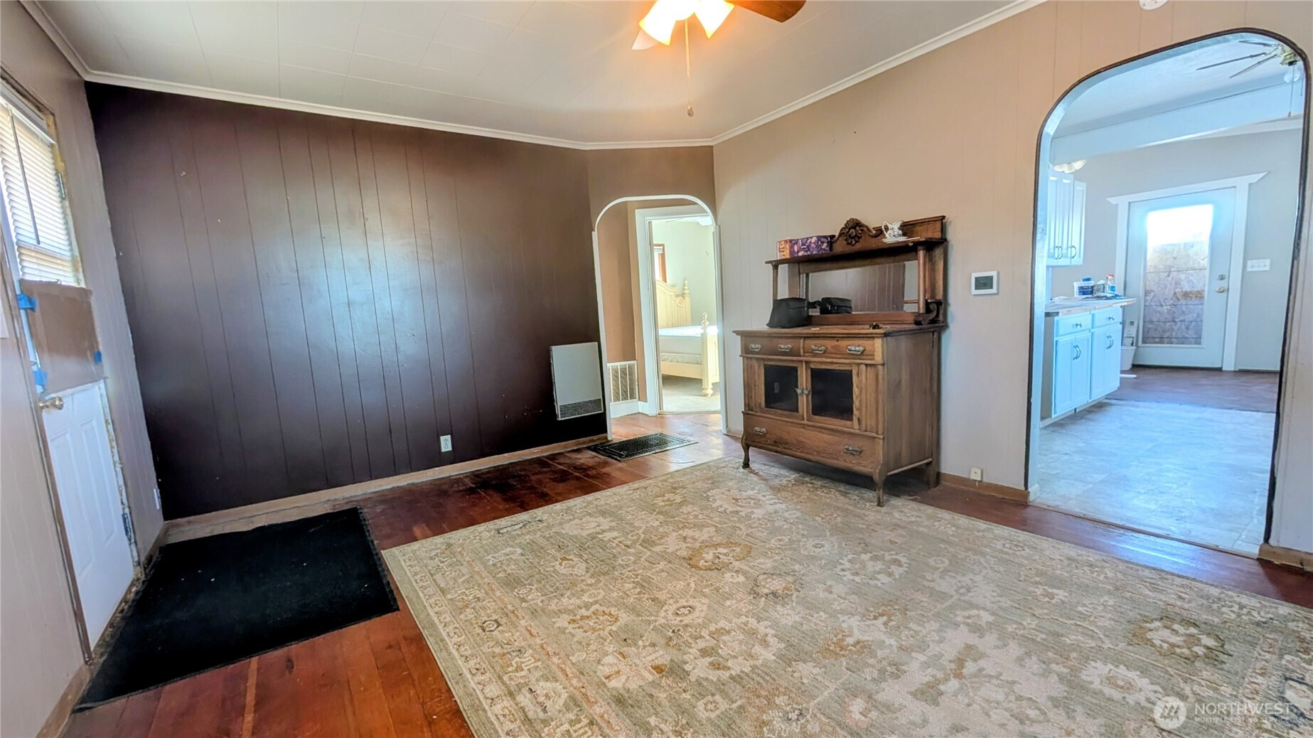 112 E Lind Street Property Photo 5