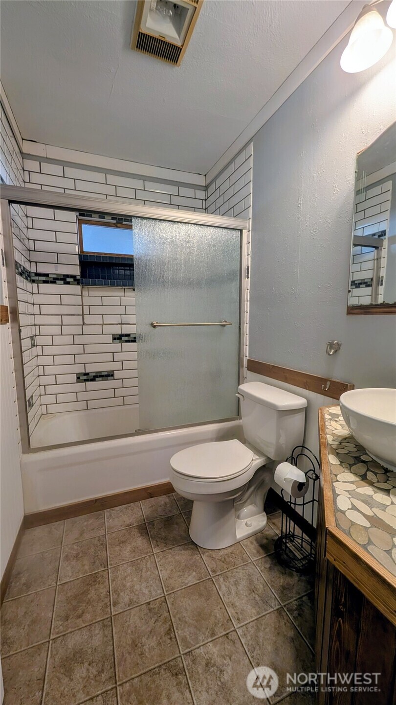 112 E Lind Street Property Photo 6