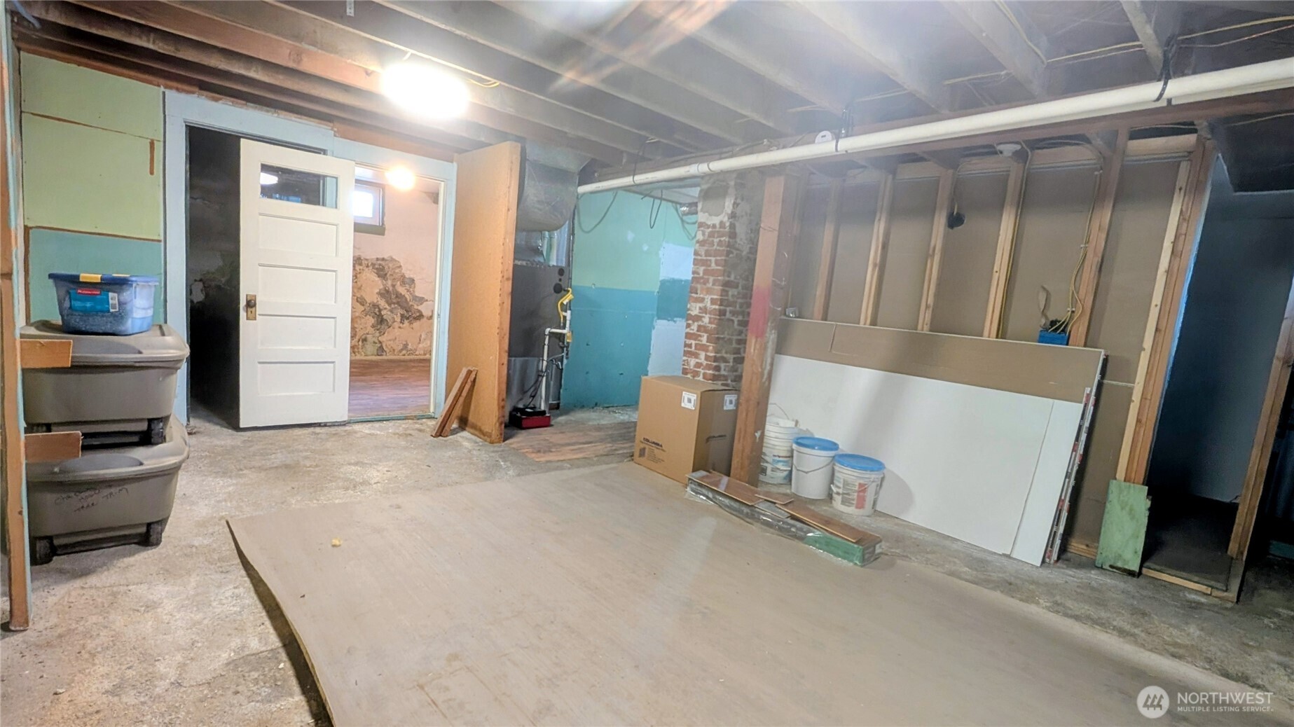 112 E Lind Street Property Photo 8
