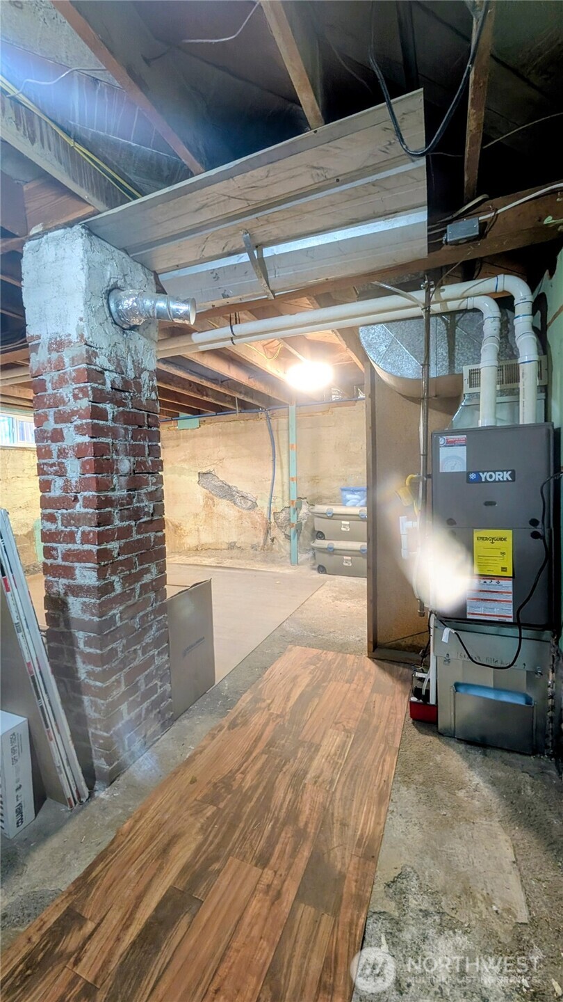 112 E Lind Street Property Photo 10