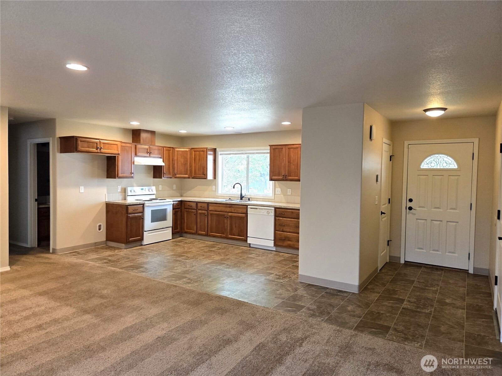1113 Manzanita Way Property Photo 4