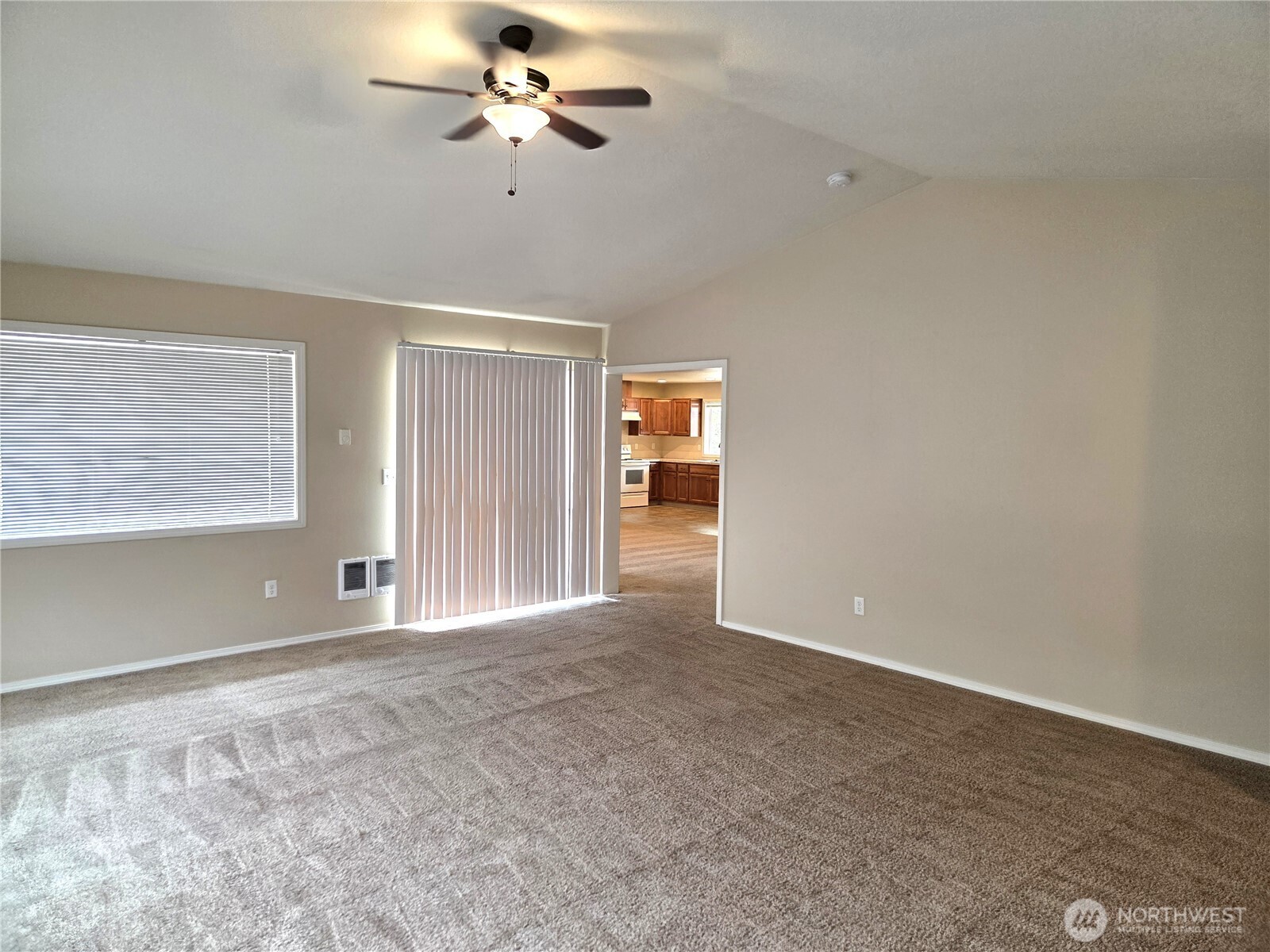 1113 Manzanita Way Property Photo 6