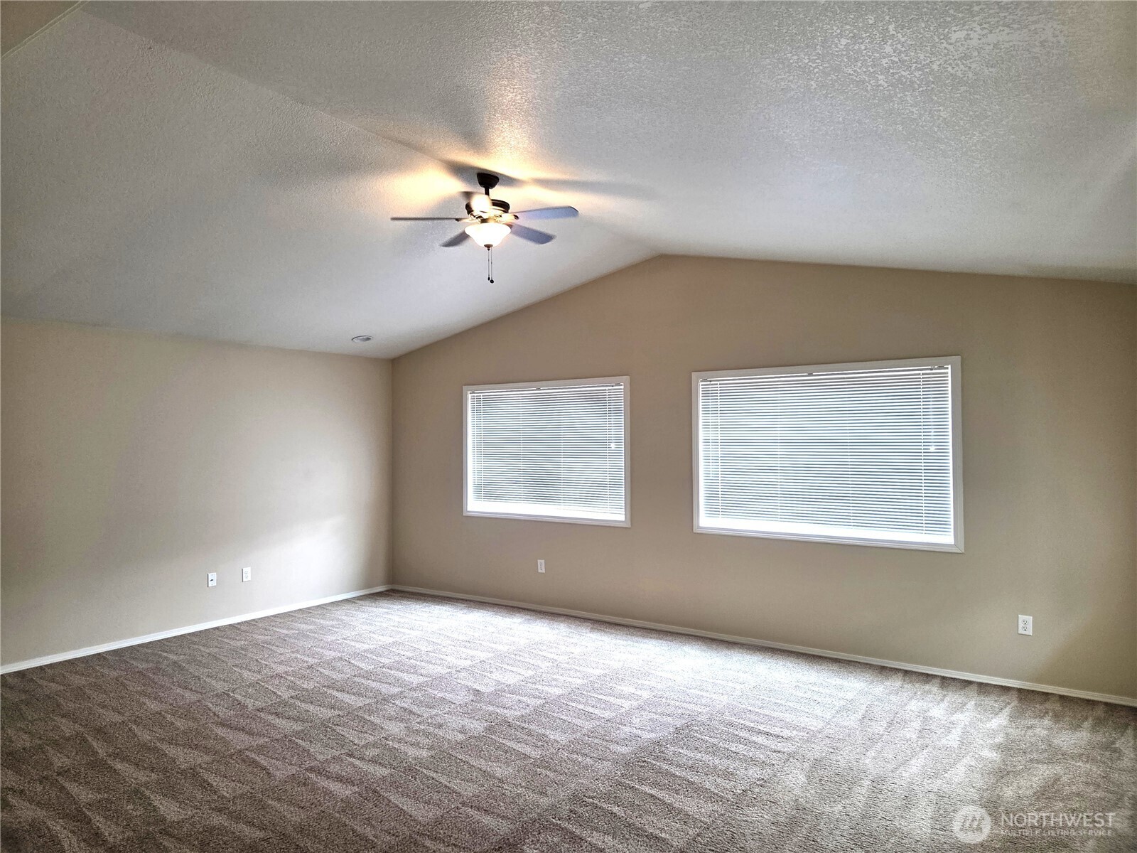 1113 Manzanita Way Property Photo 7