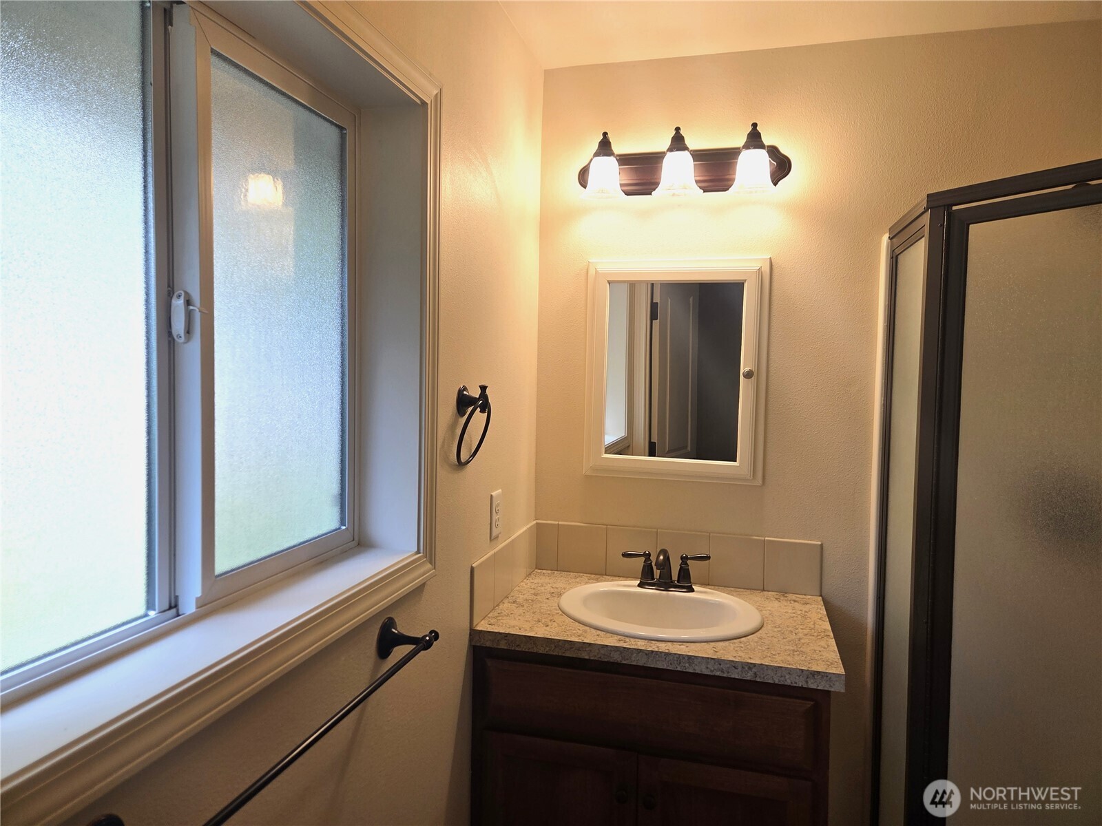 1113 Manzanita Way Property Photo 17