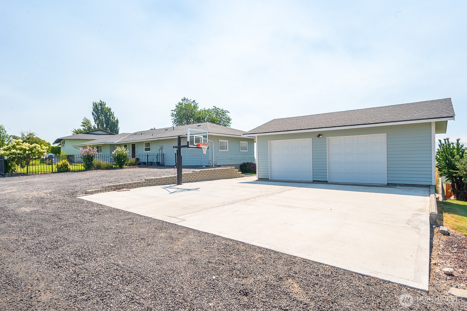 225 Ne Widmer Drive Property Photo 4