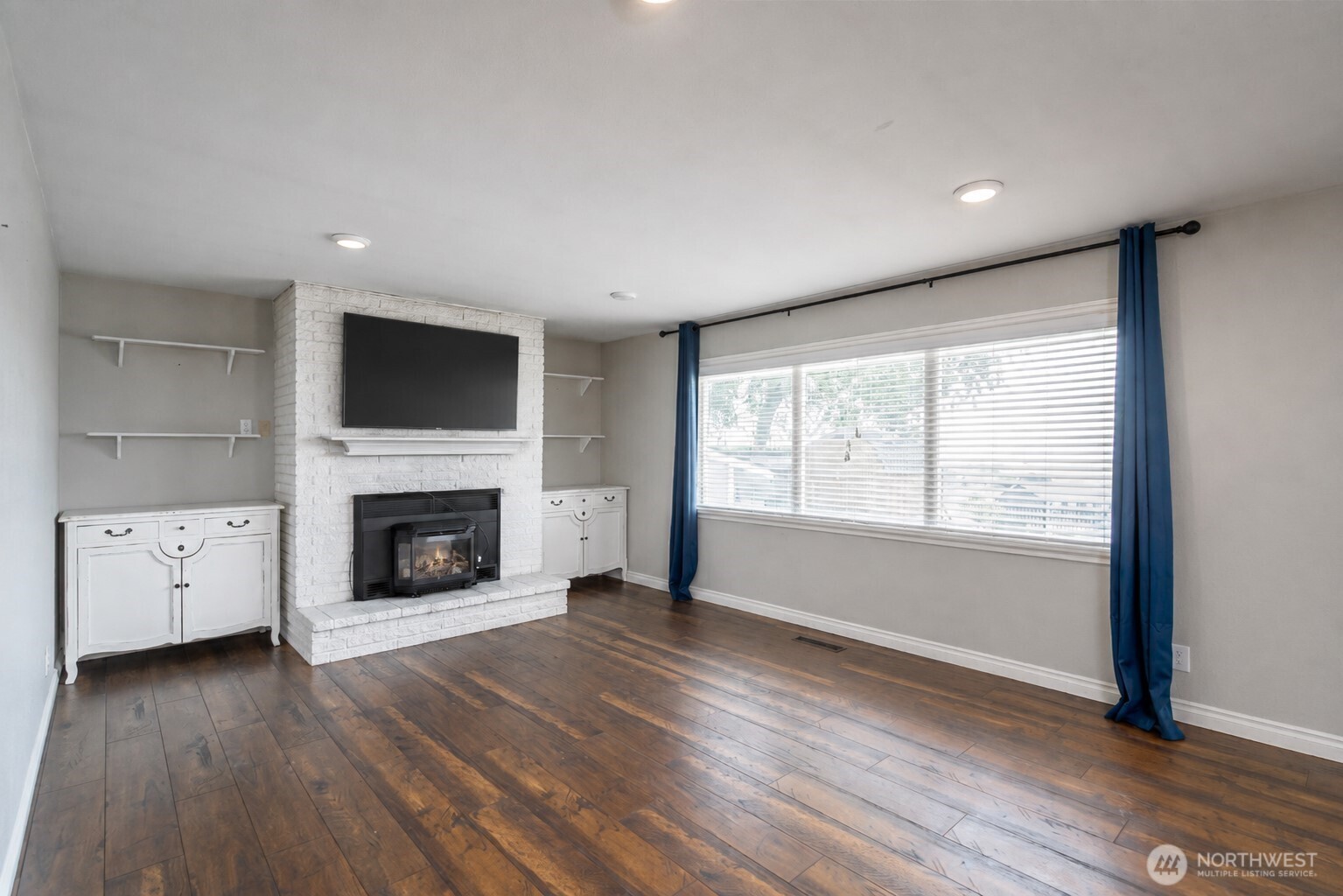 225 Ne Widmer Drive Property Photo 11