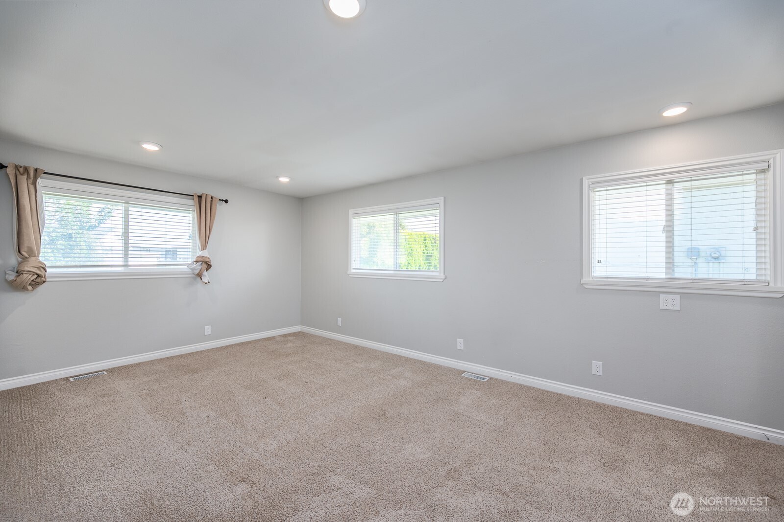 225 Ne Widmer Drive Property Photo 12