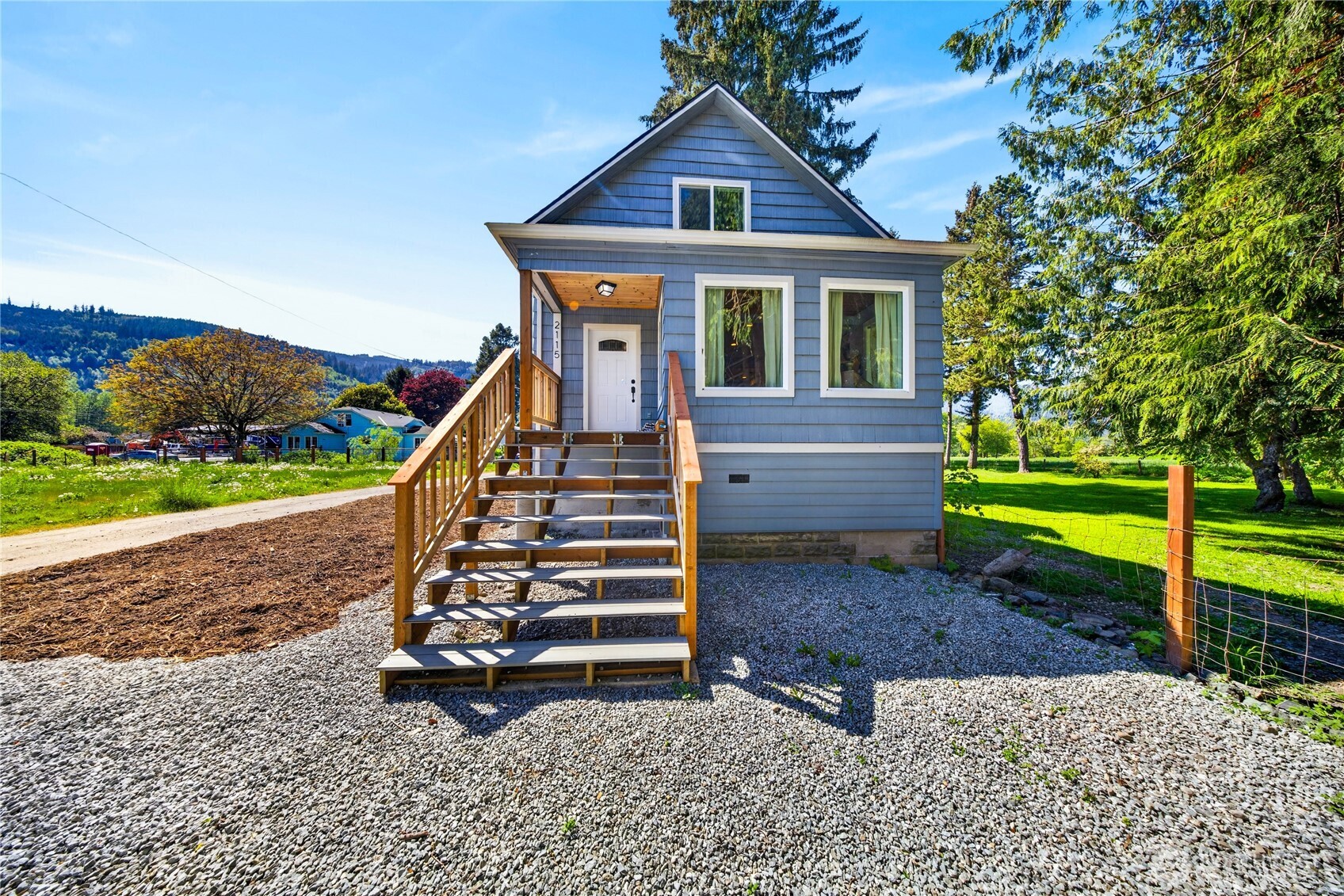 2115 Valley Highway Property Photo 1