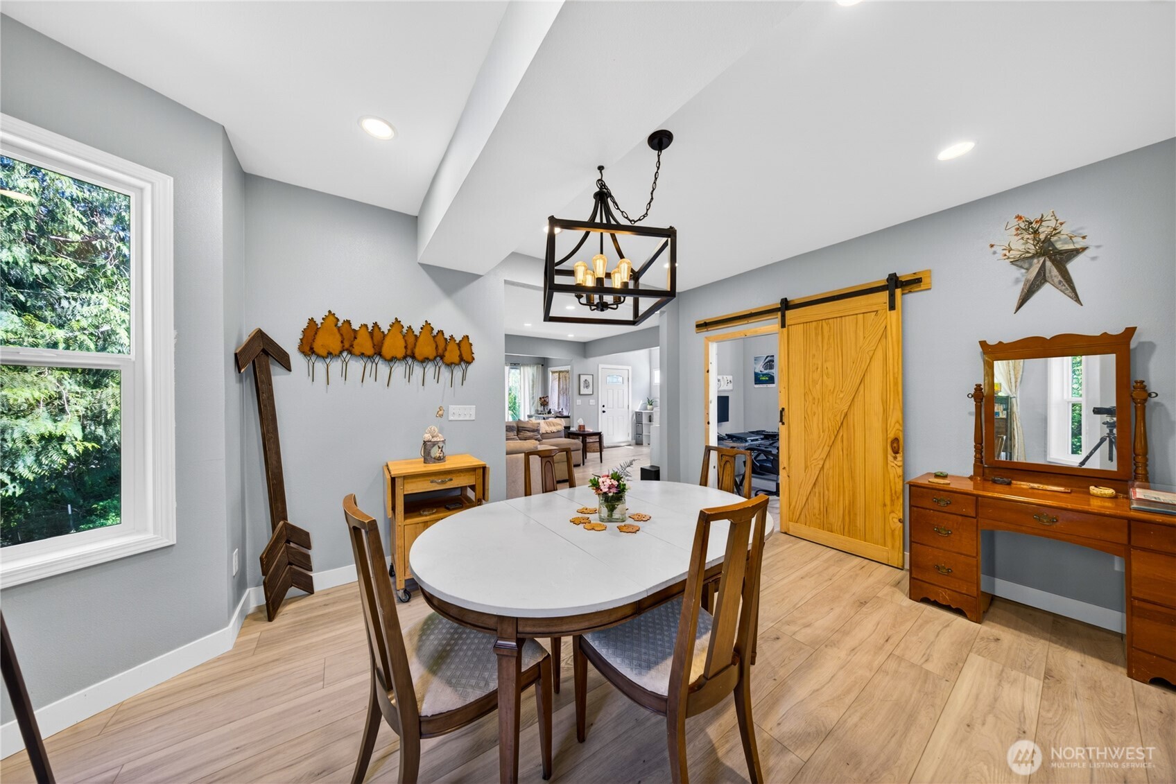 2115 Valley Highway Property Photo 4