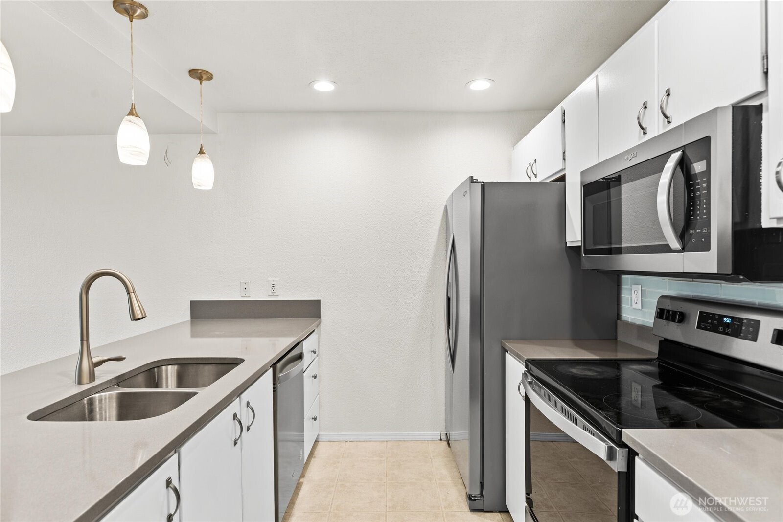826 Pike Street C8 Property Photo 4