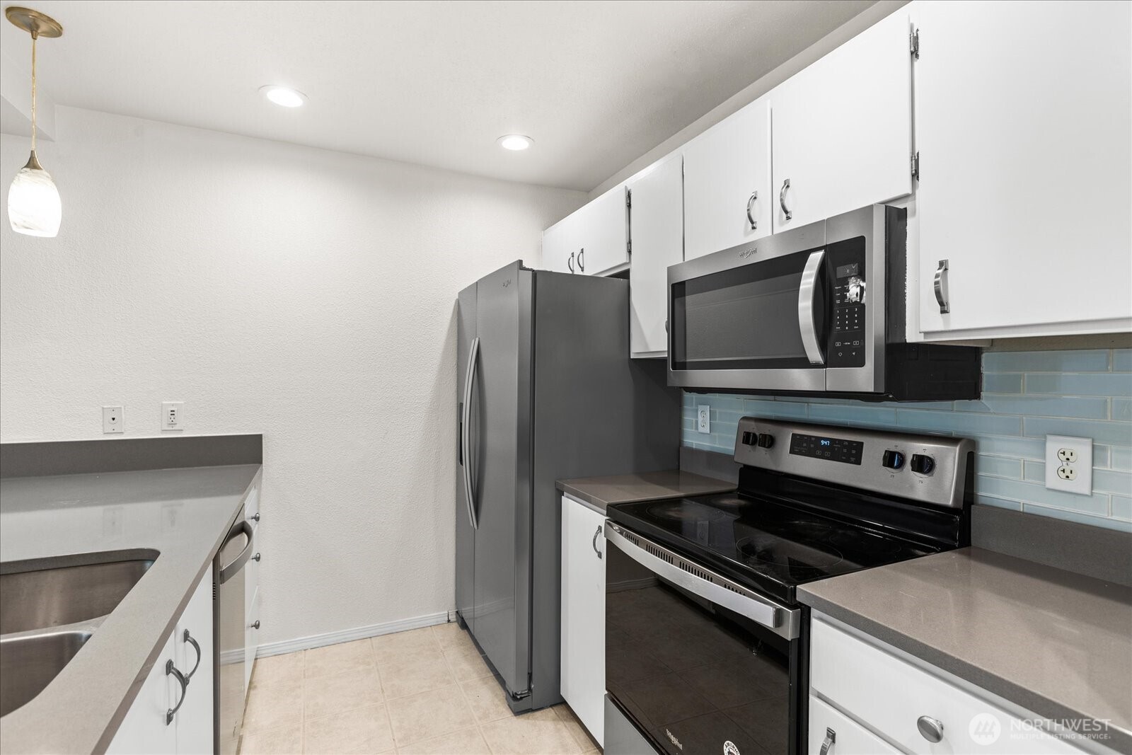 826 Pike Street C8 Property Photo 6