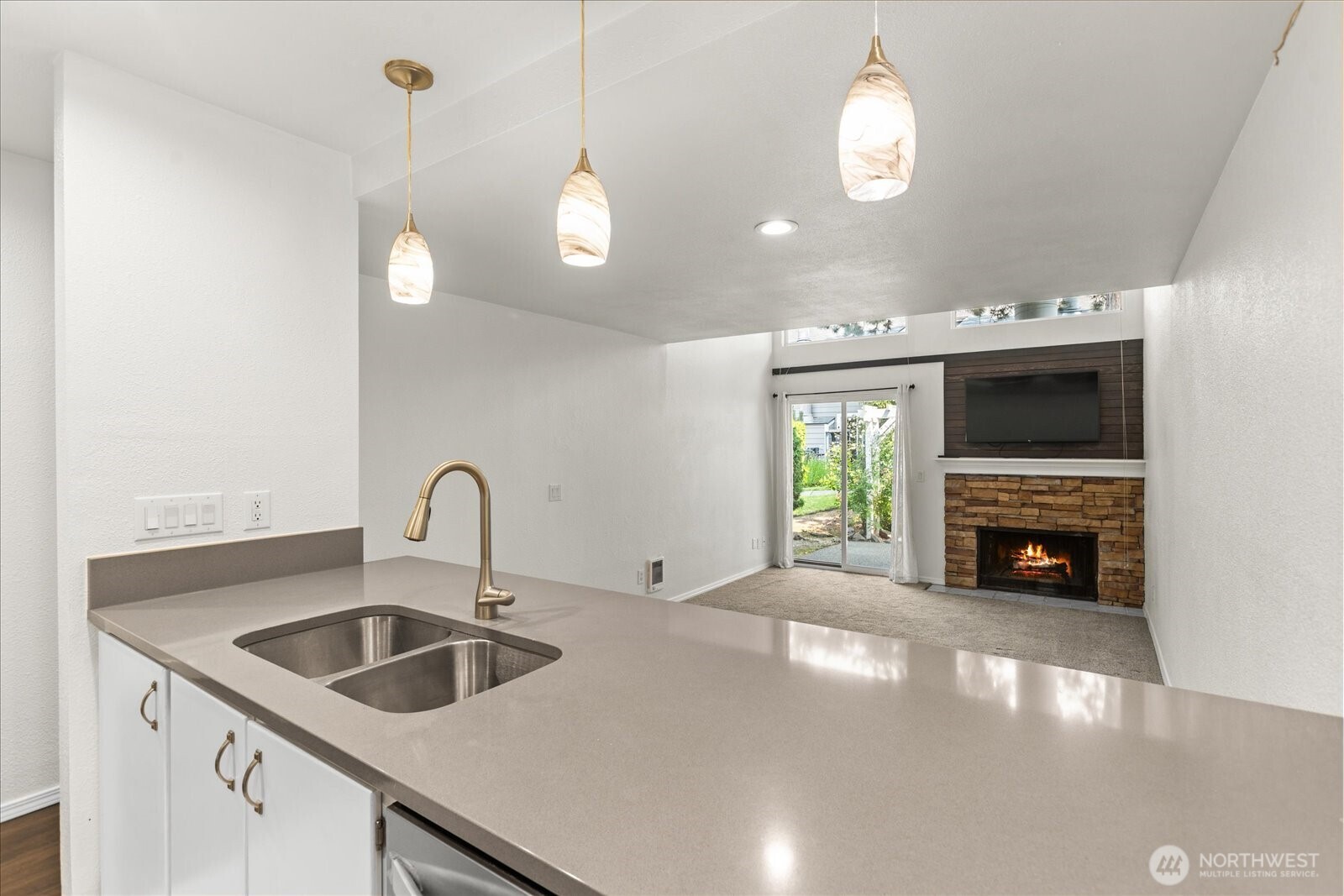 826 Pike Street C8 Property Photo 8