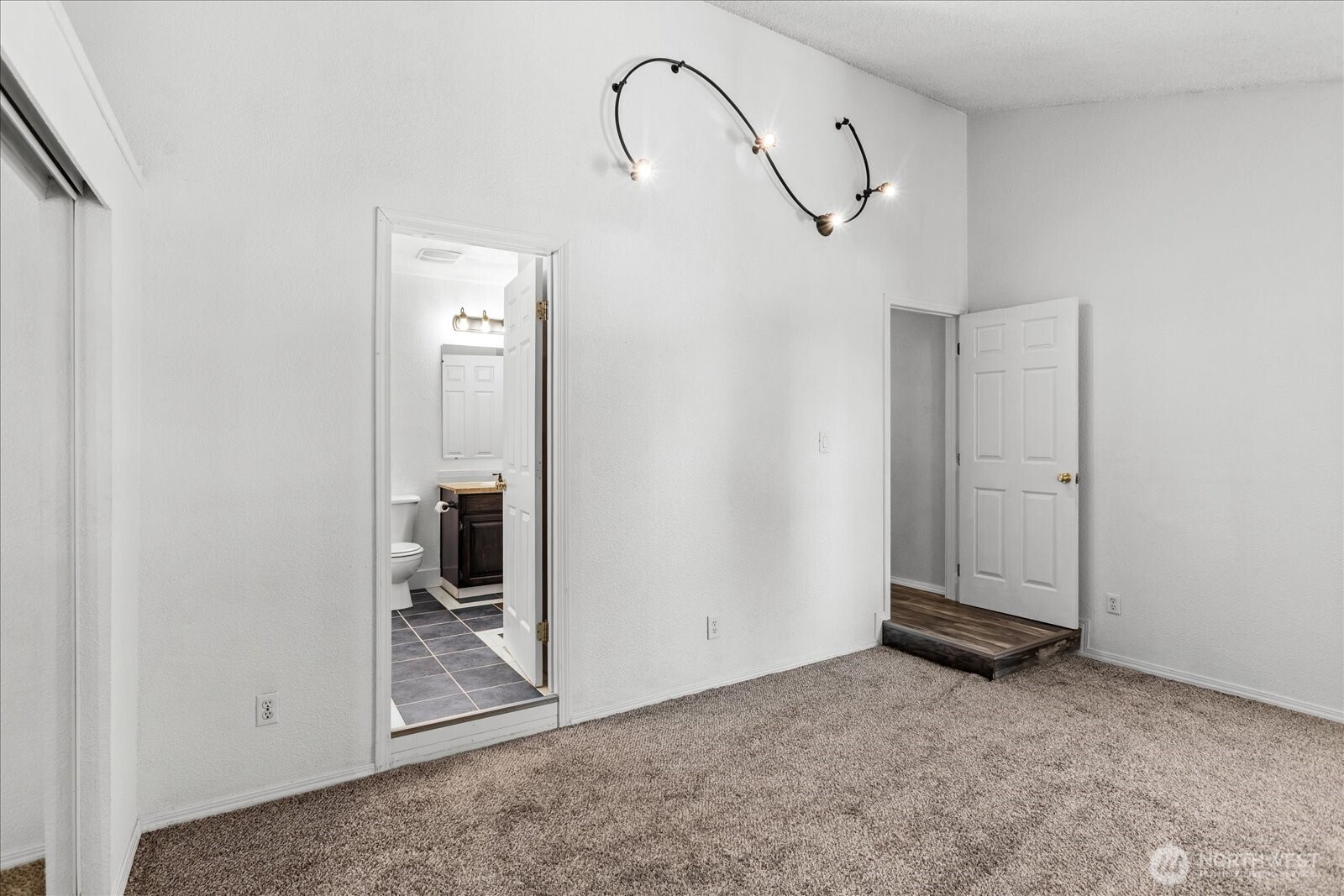 826 Pike Street C8 Property Photo 16