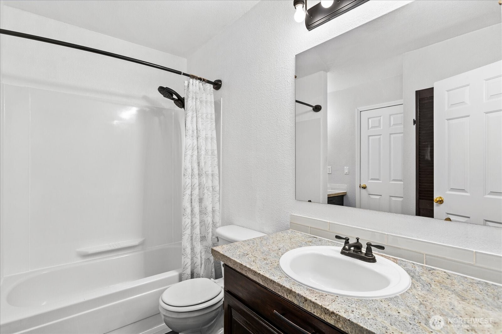 826 Pike Street C8 Property Photo 18