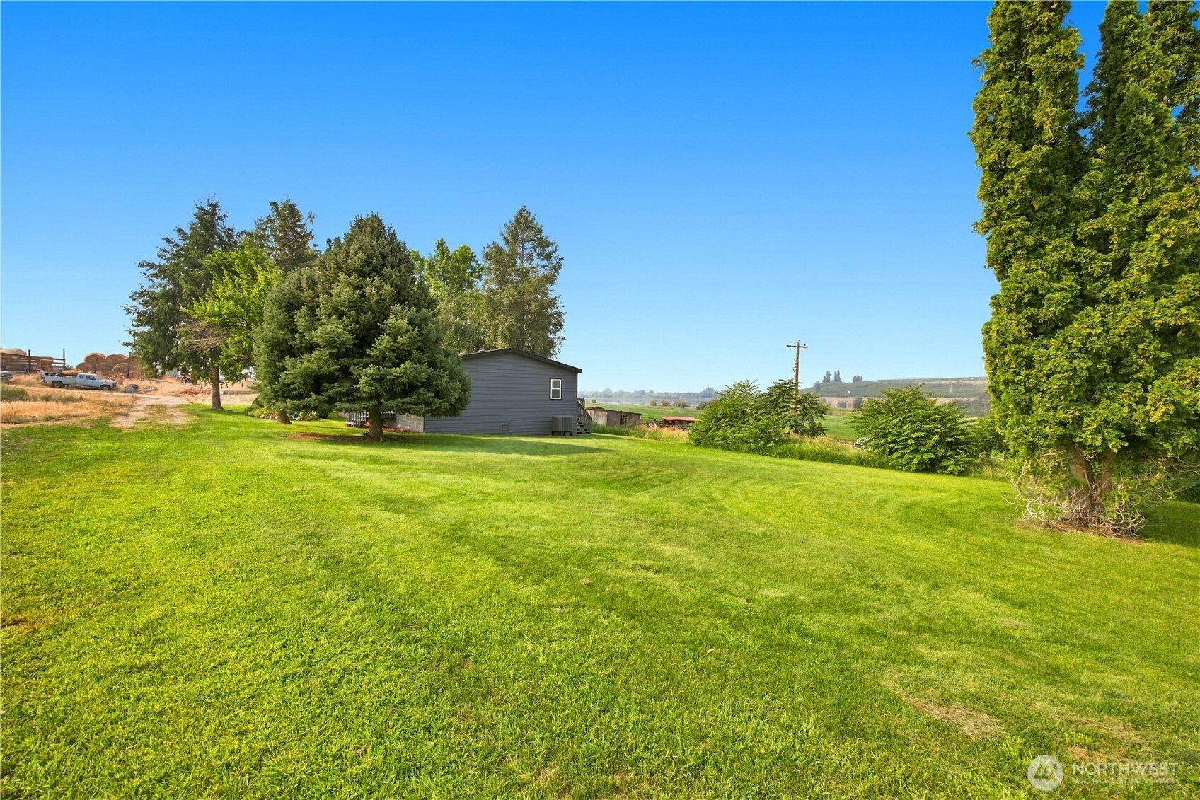 26575 Hwy 97 Property Photo 10