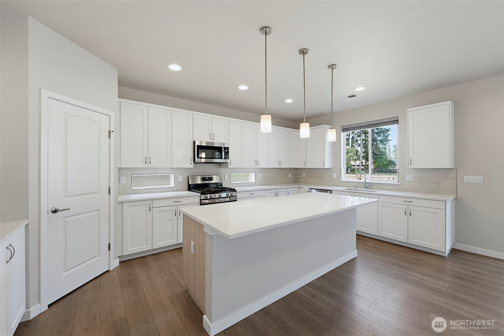 17318 21st Avenue Property Photo 5