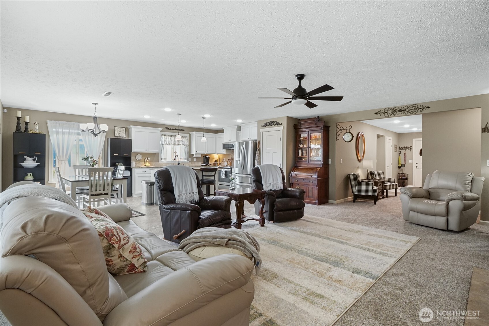 906 3rd Avenue Property Photo 10