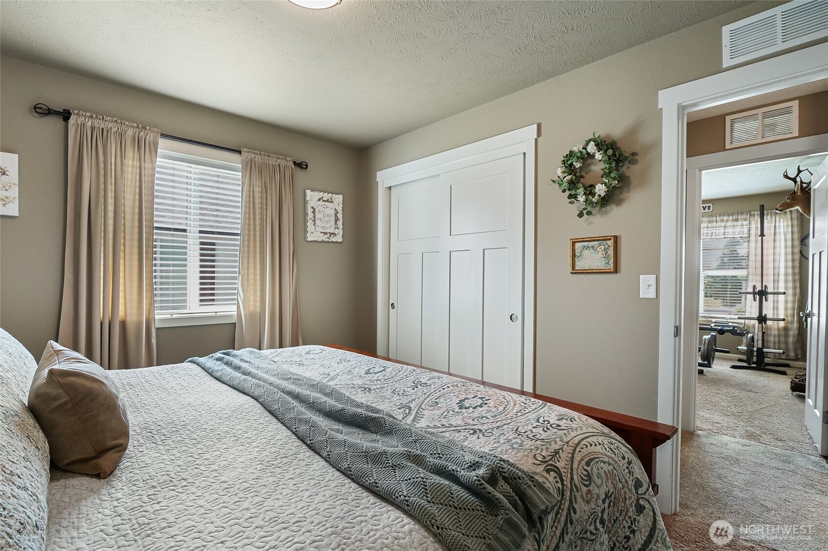 906 3rd Avenue Property Photo 24