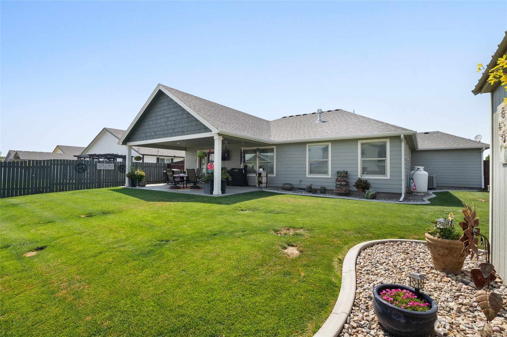 906 3rd Avenue Property Photo 32