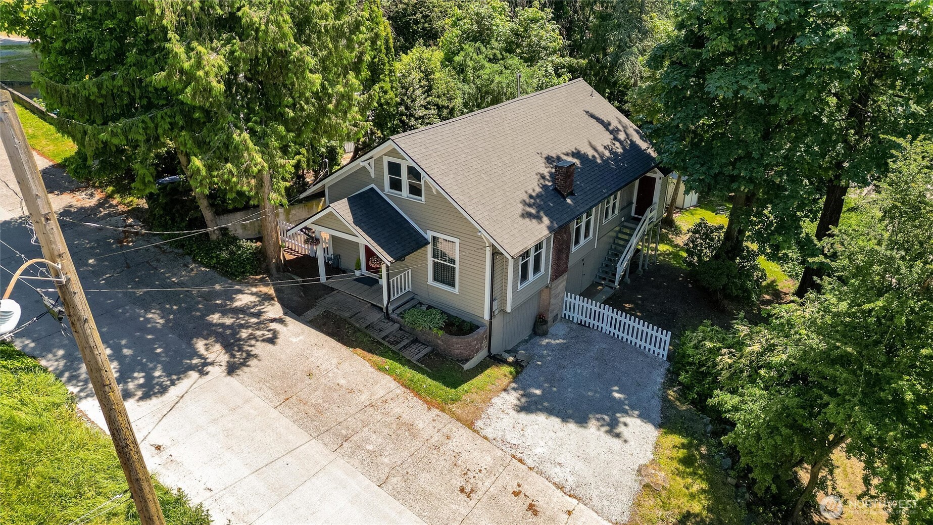 112 E Division Street Property Photo 1