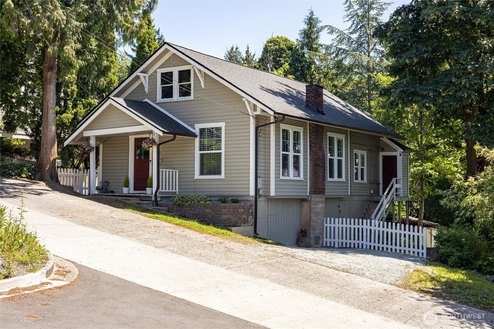 112 E Division Street Property Photo 2