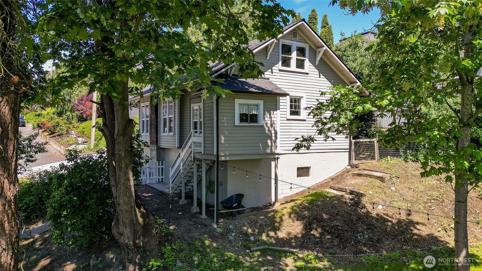 112 E Division Street Property Photo 5