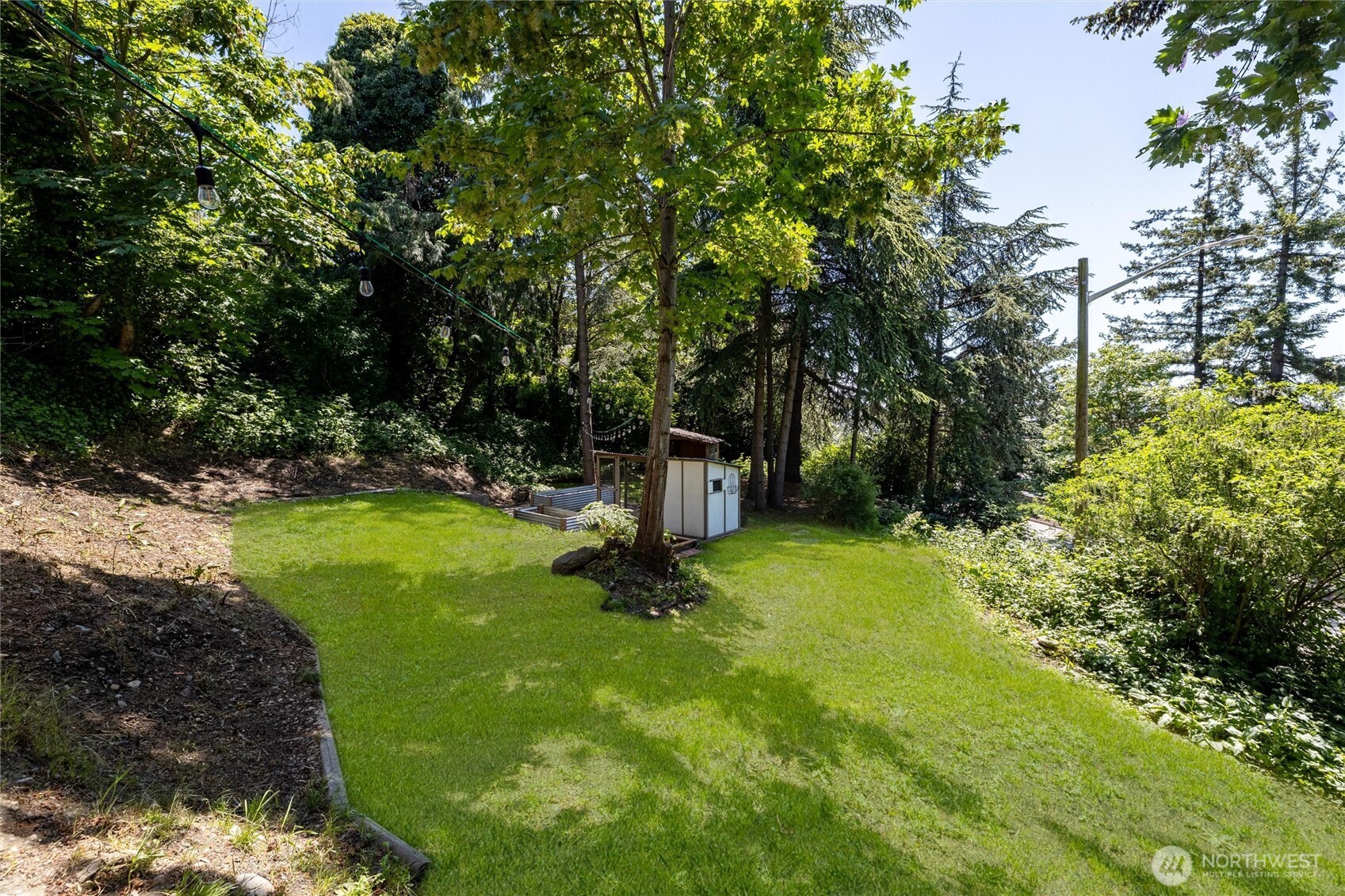 112 E Division Street Property Photo 6