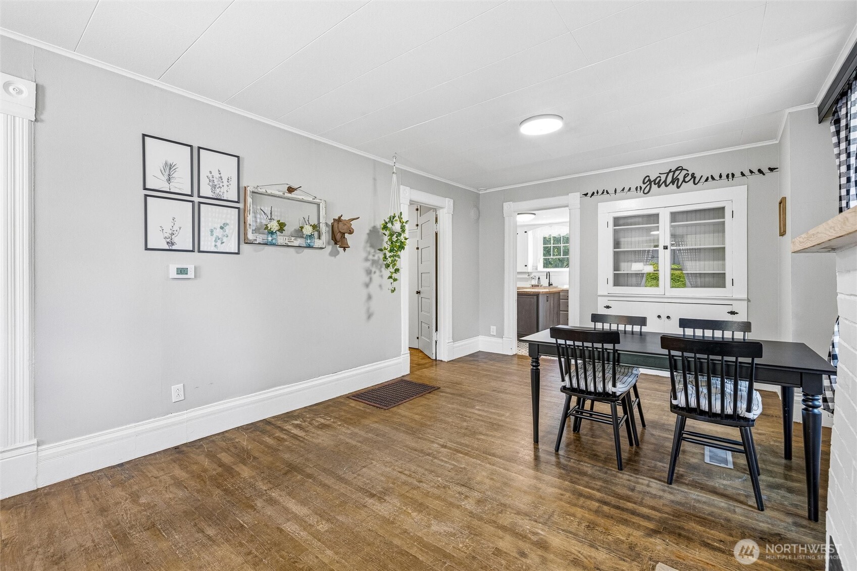 112 E Division Street Property Photo 16