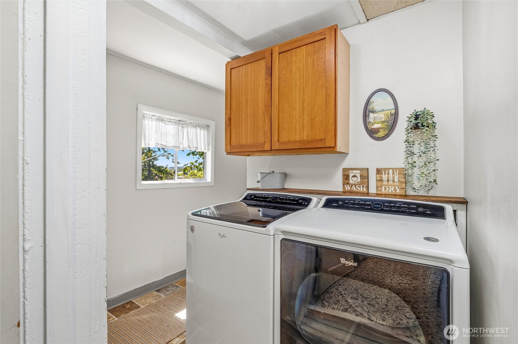 112 E Division Street Property Photo 28