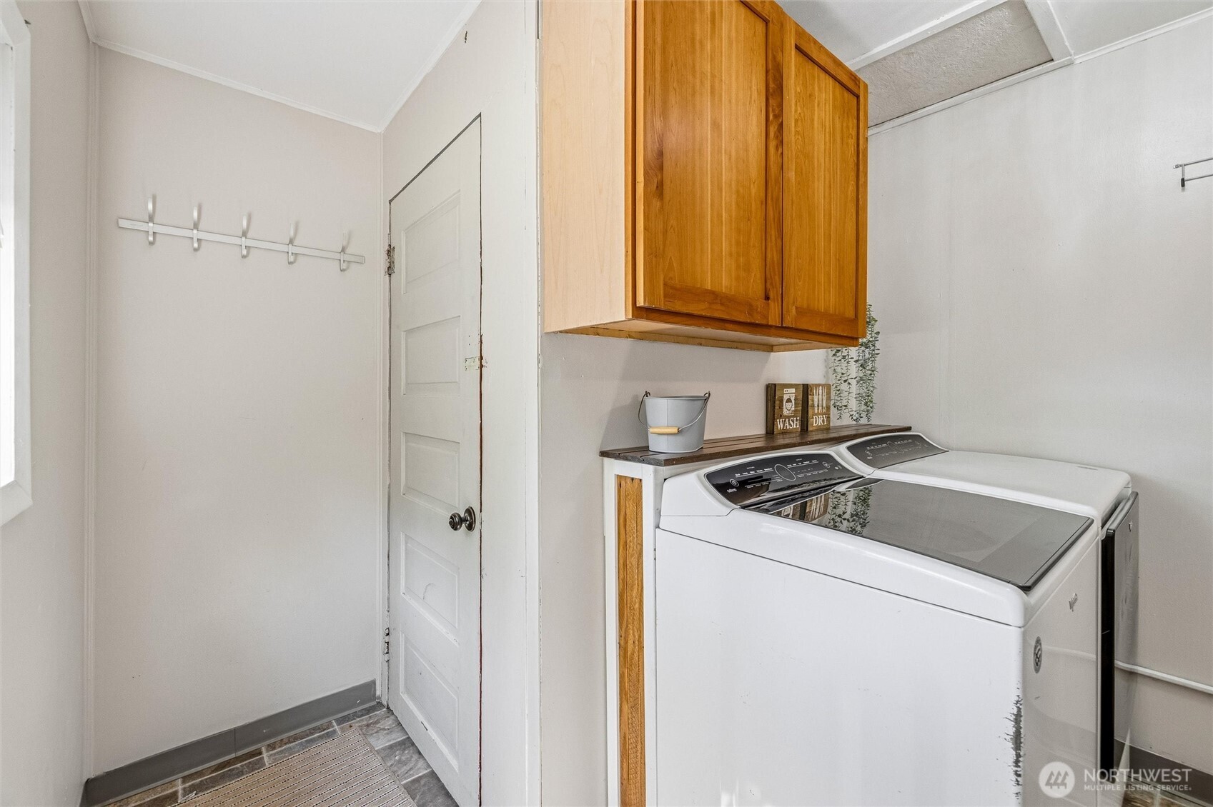 112 E Division Street Property Photo 29