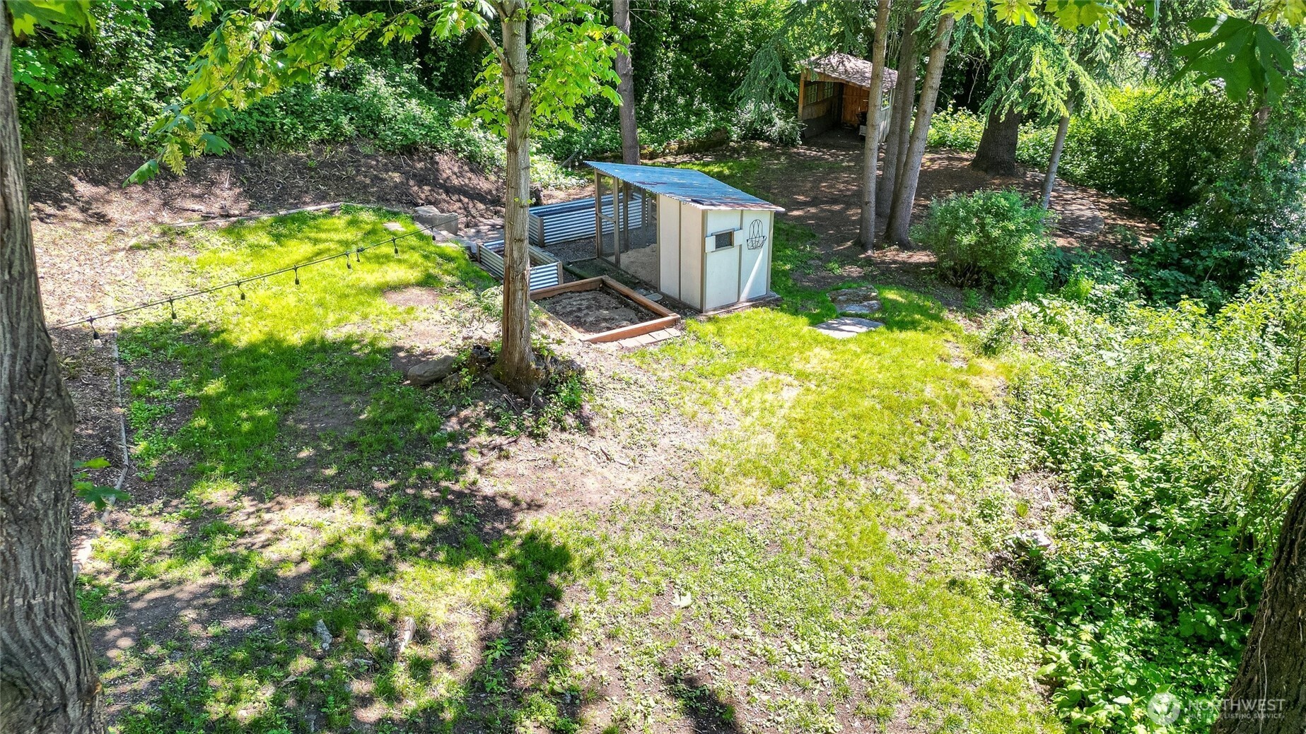 112 E Division Street Property Photo 32